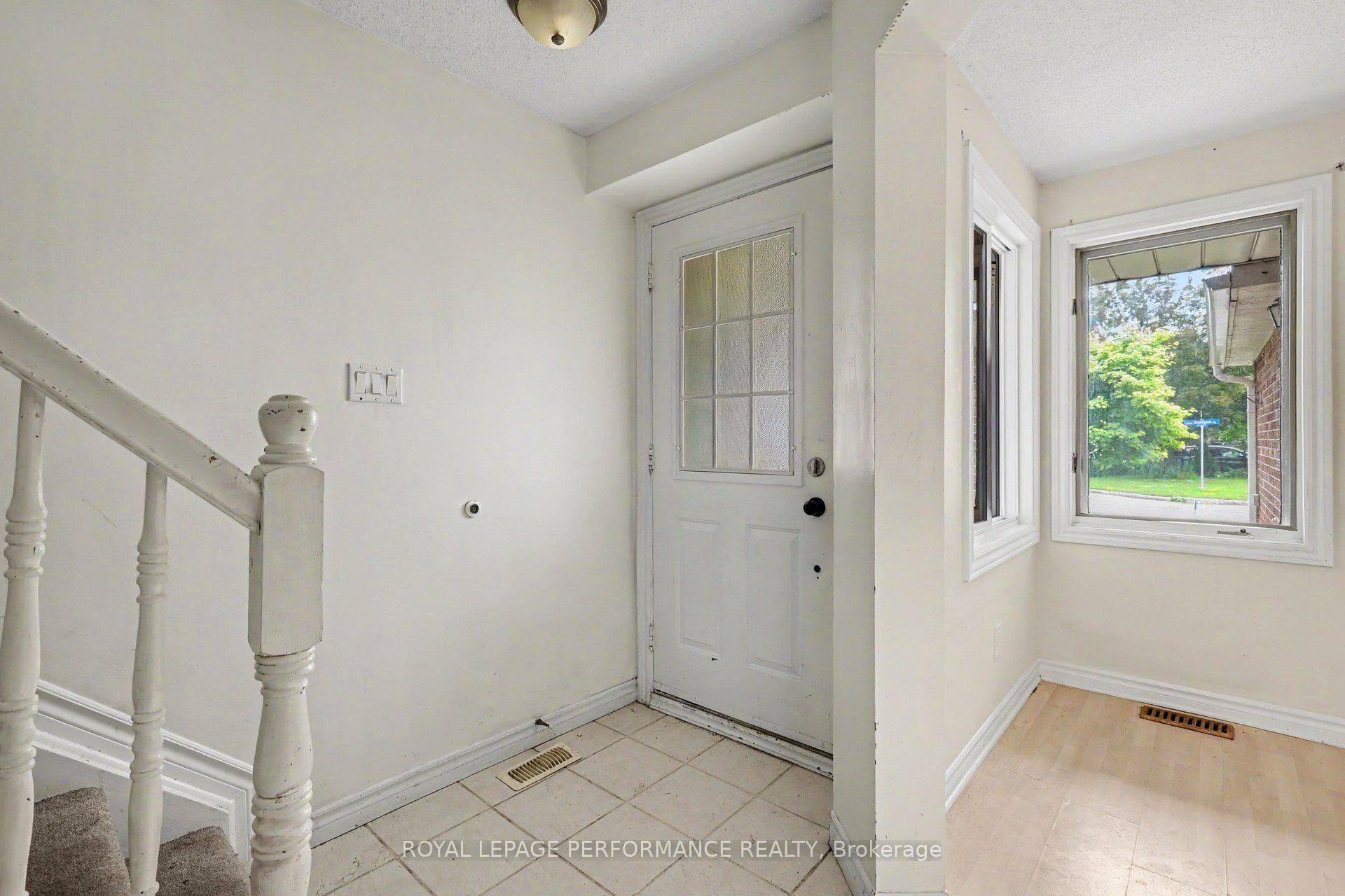 8 Southport Drive photo 2