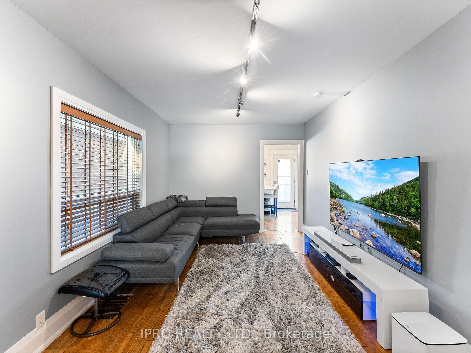 1178 Gerrard Street photo 6