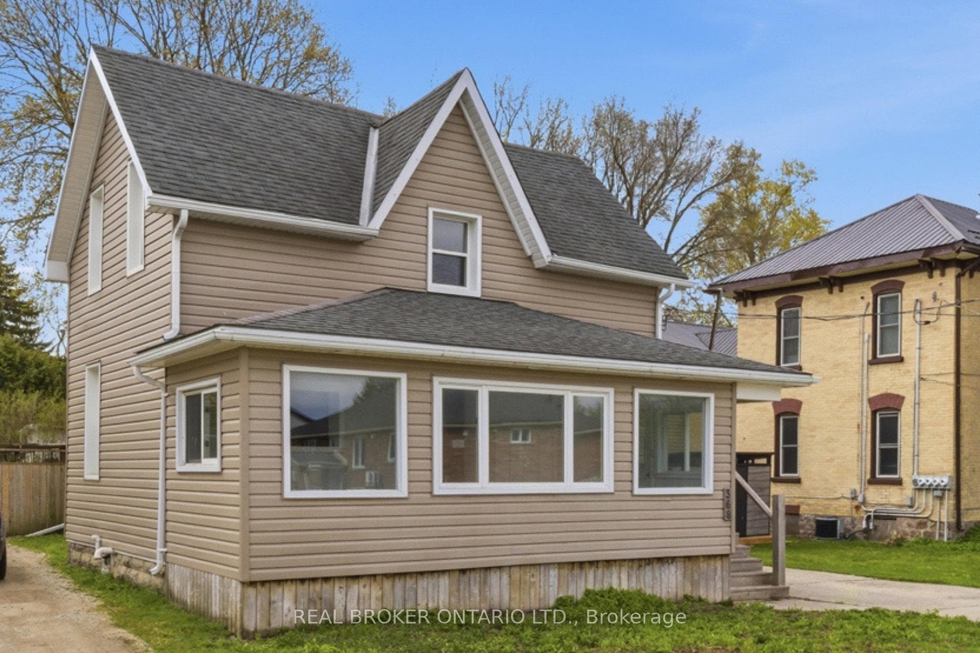 368 Wellington Avenue photo 2