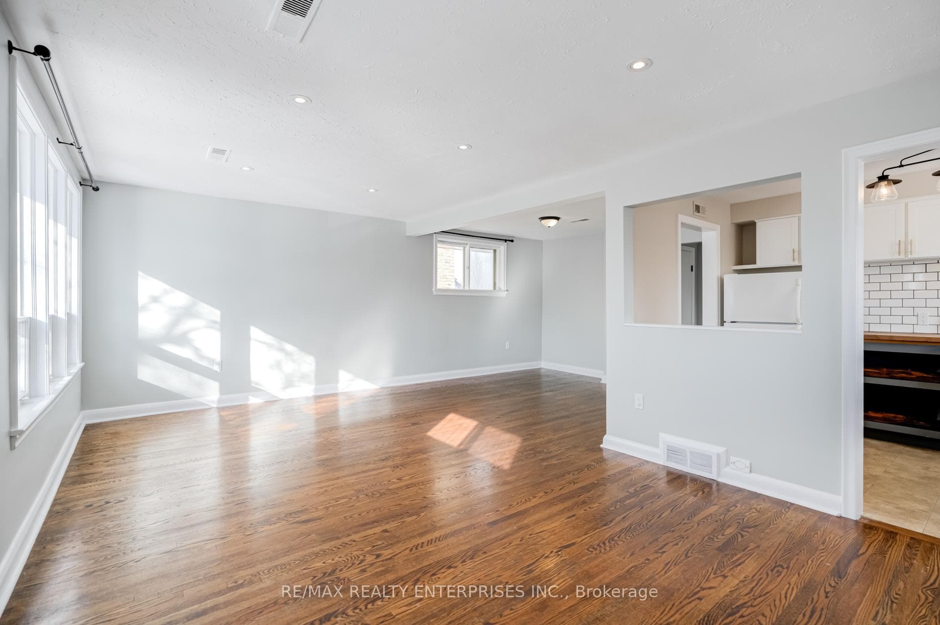 34 Elizabeth Street Unit A photo 4