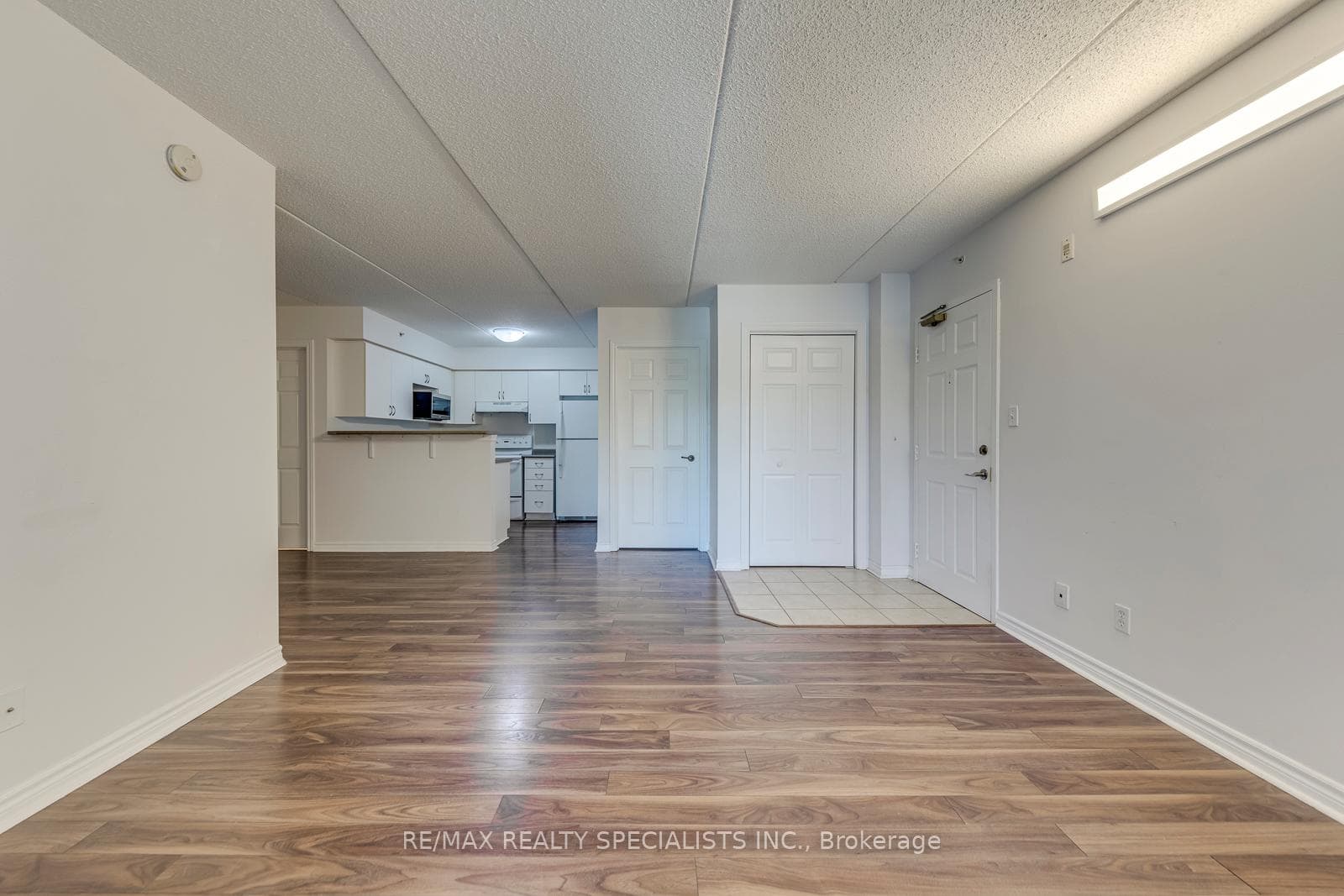 2035 Appleby Line Unit 308 photo 9
