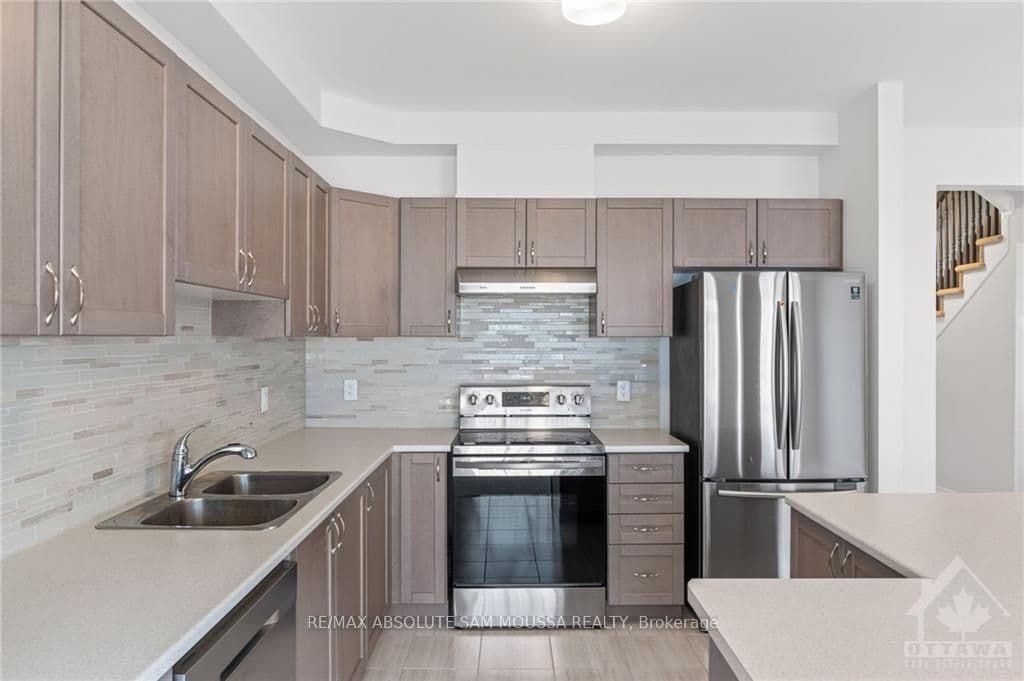819 REGULUS Ridge photo 6