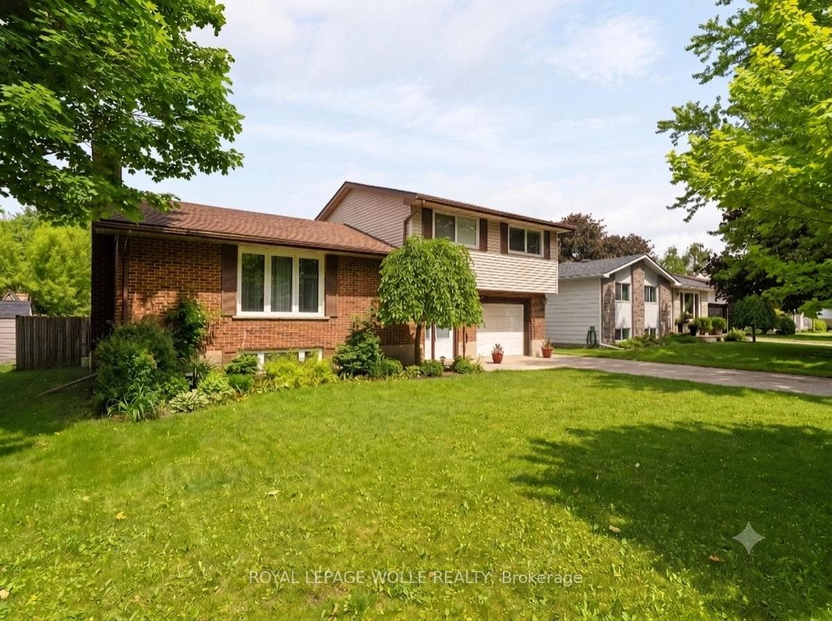 218 Arris Crescent photo 40