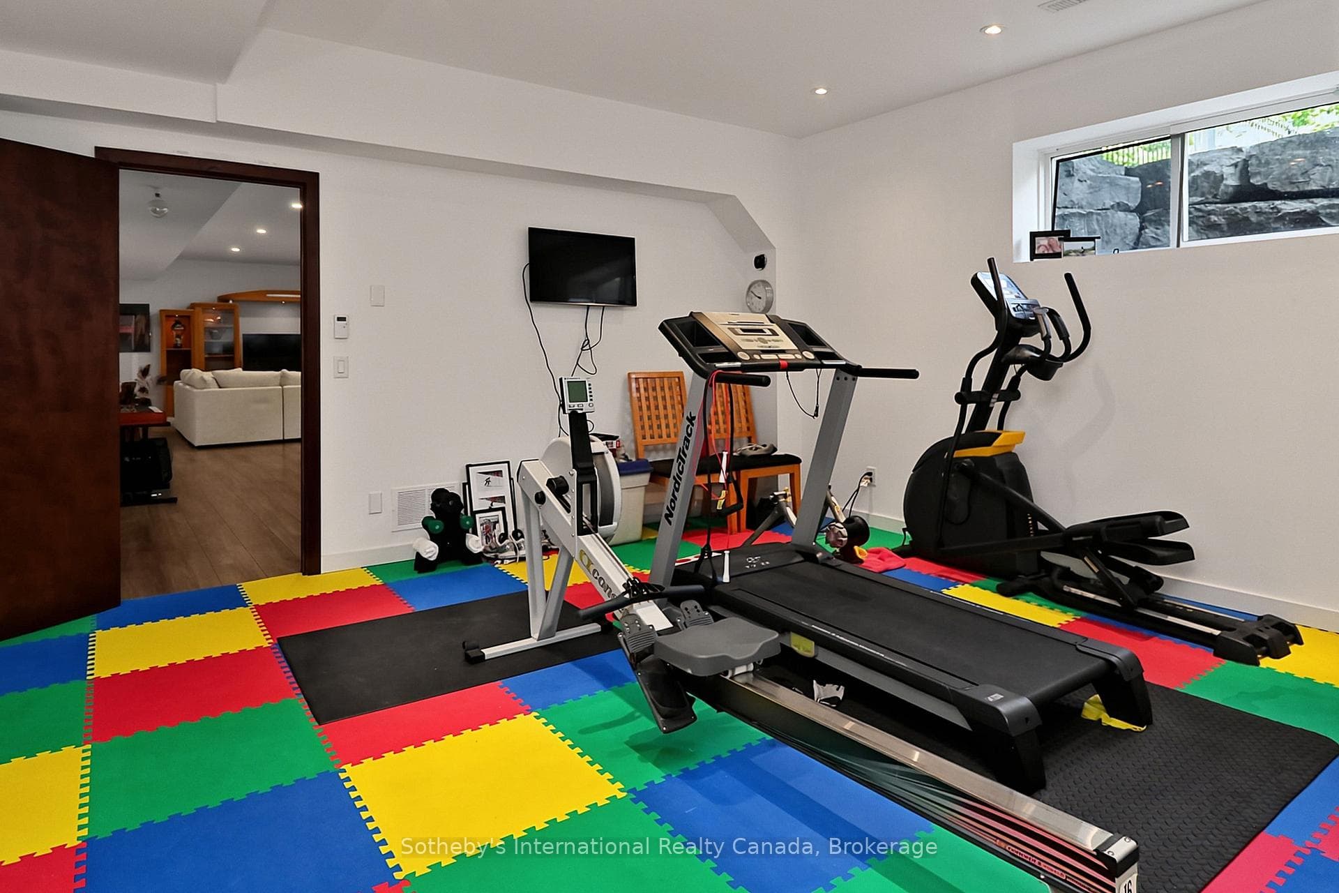 4 Holly Court photo 35