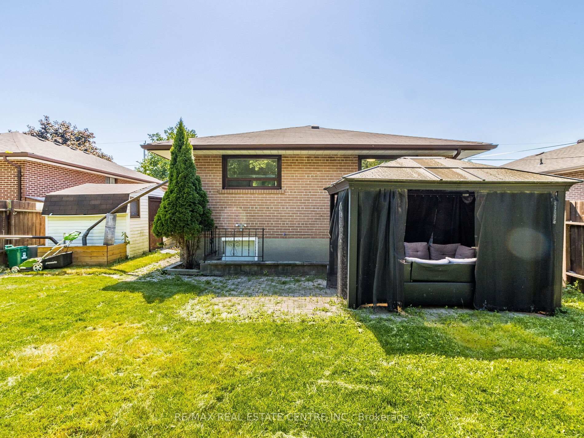 127 Cabot Street photo 35