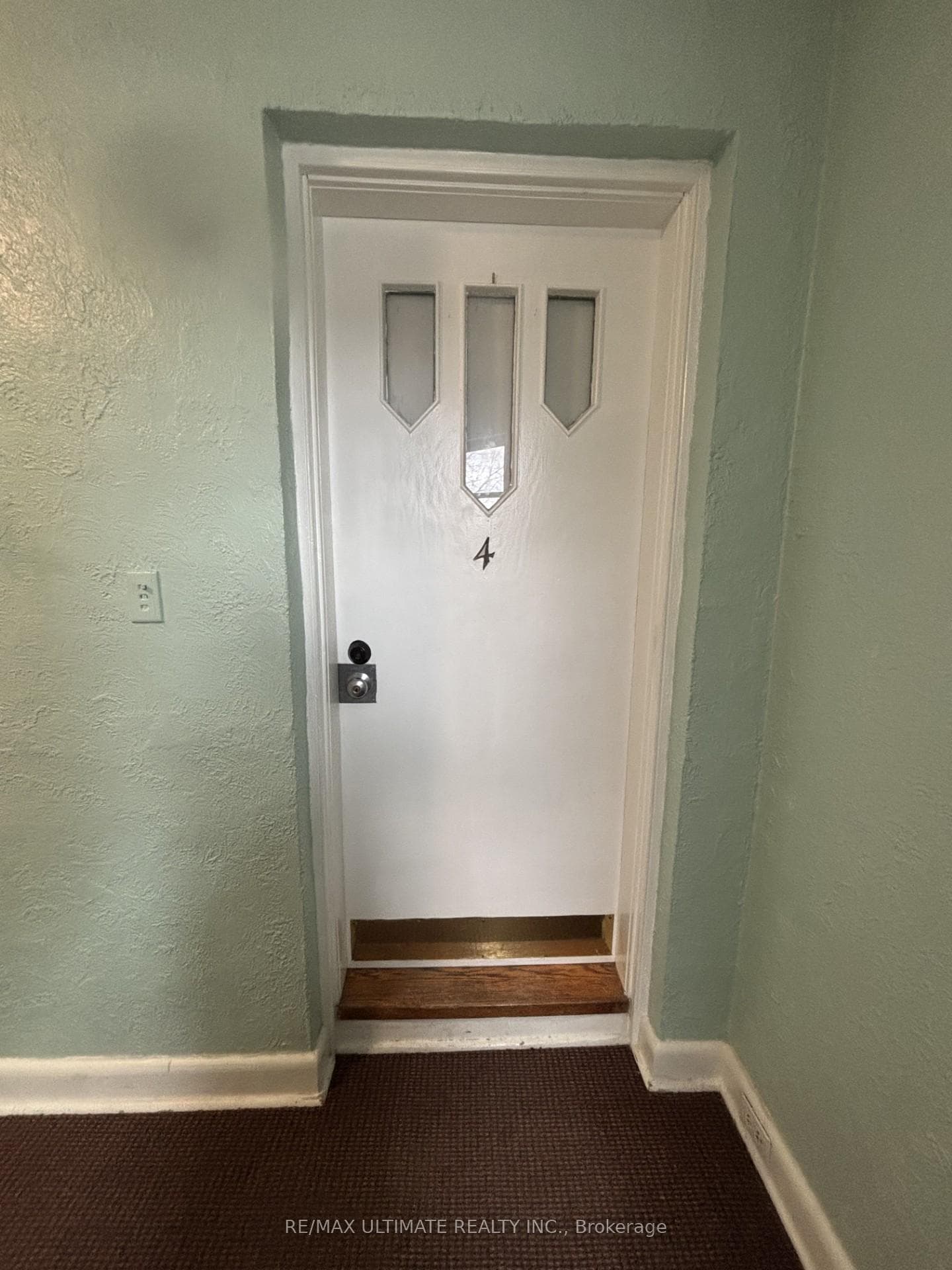 19 Castlefield Avenue Unit 4 photo 2