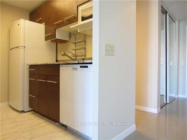 7 Bishop Avenue Unit 2013 photo 2