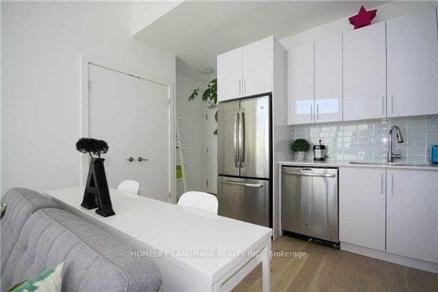 20 Bruyeres Mews Unit 2802 photo 5