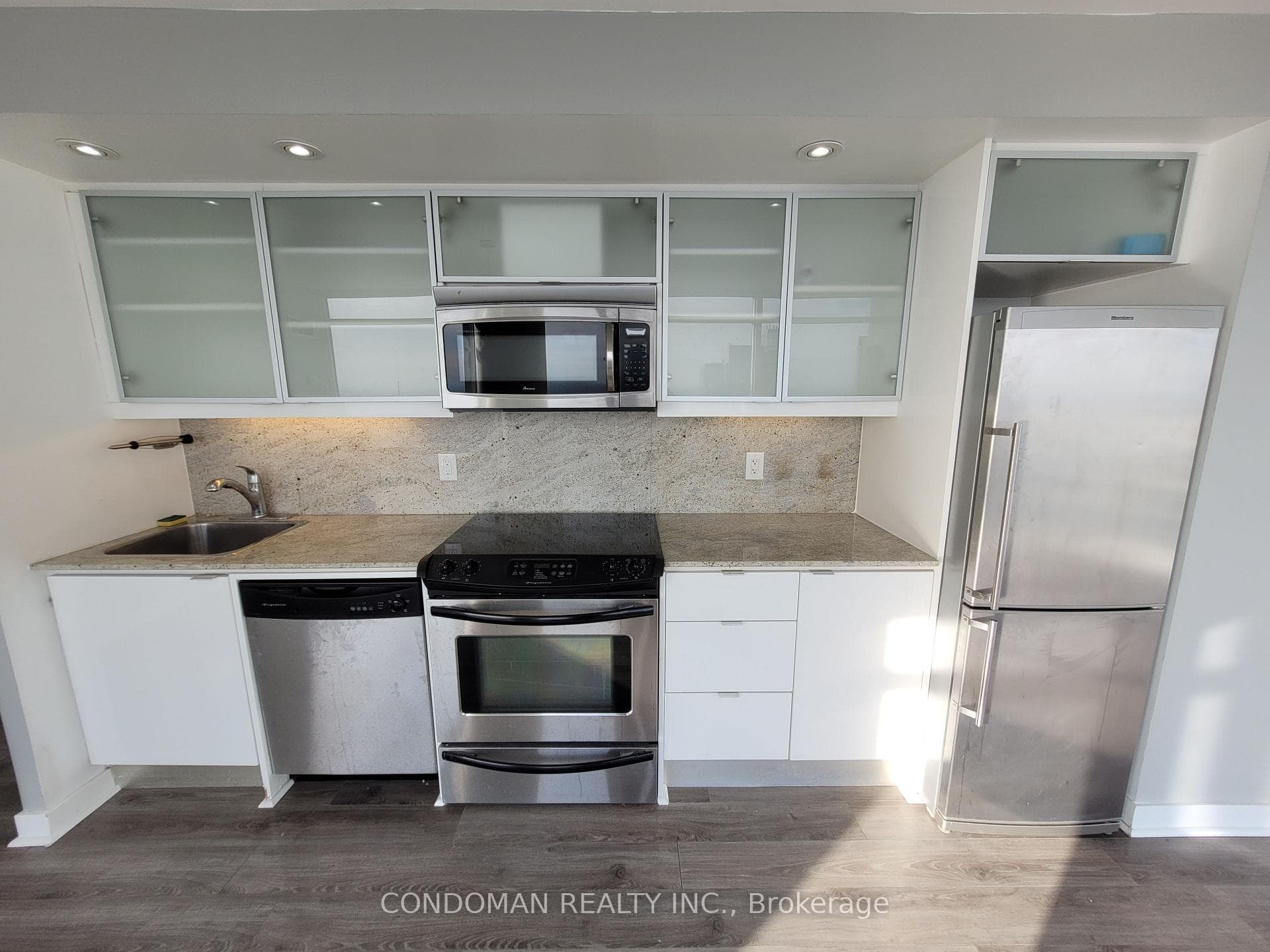 25 Telegram Mews Unit 5206 photo 8