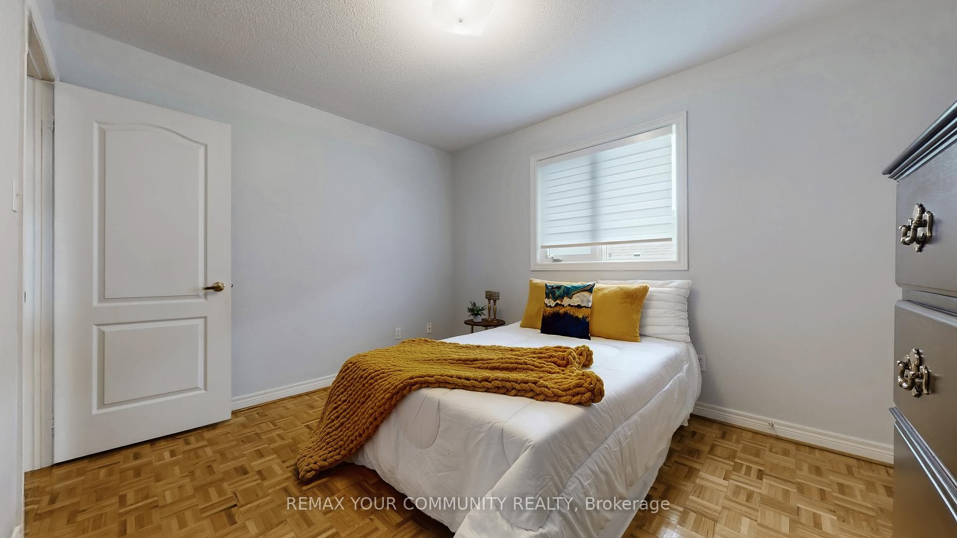 8734 Martin Grove Road photo 21