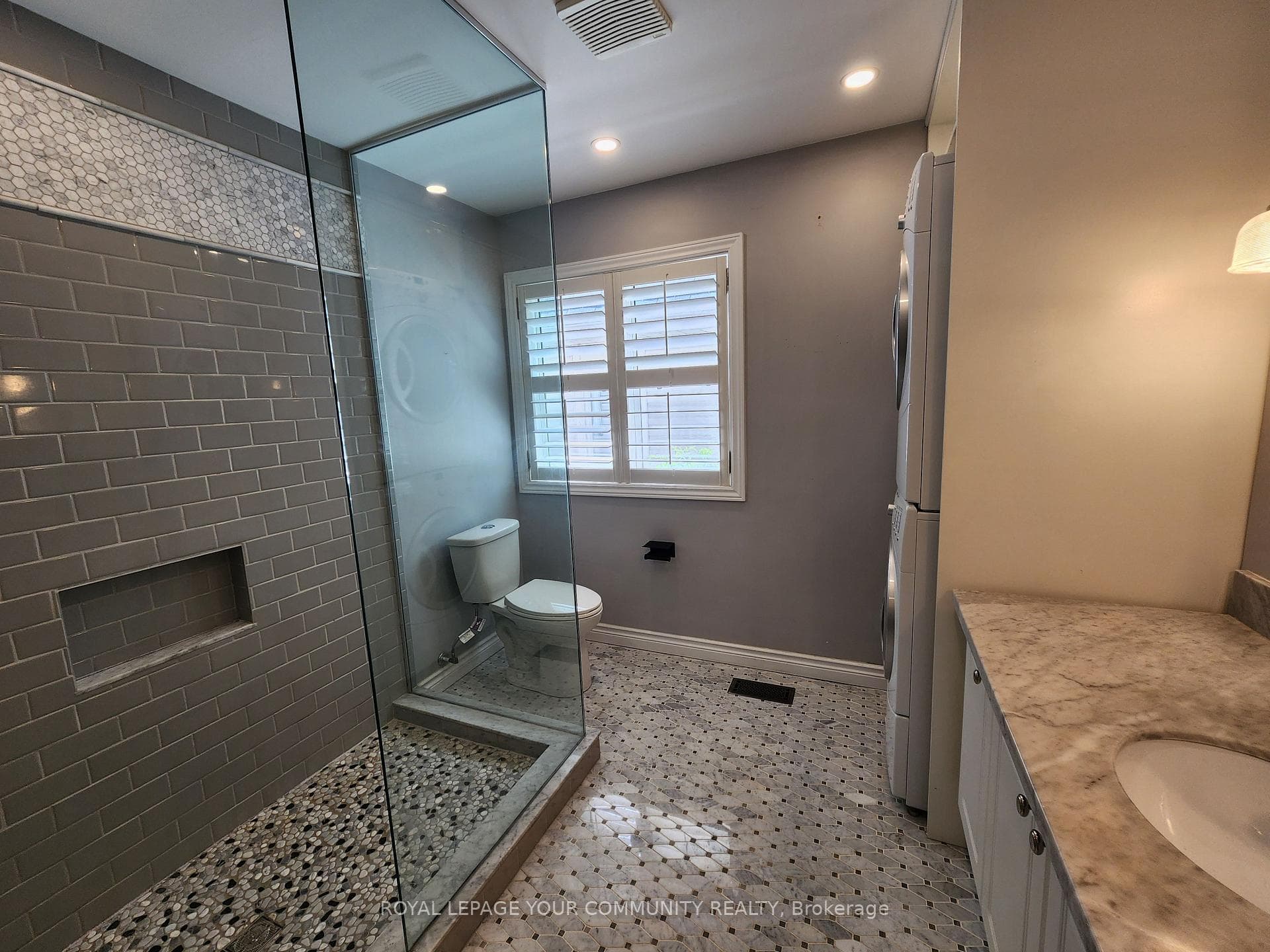 42 Woodroof Crescent photo 18