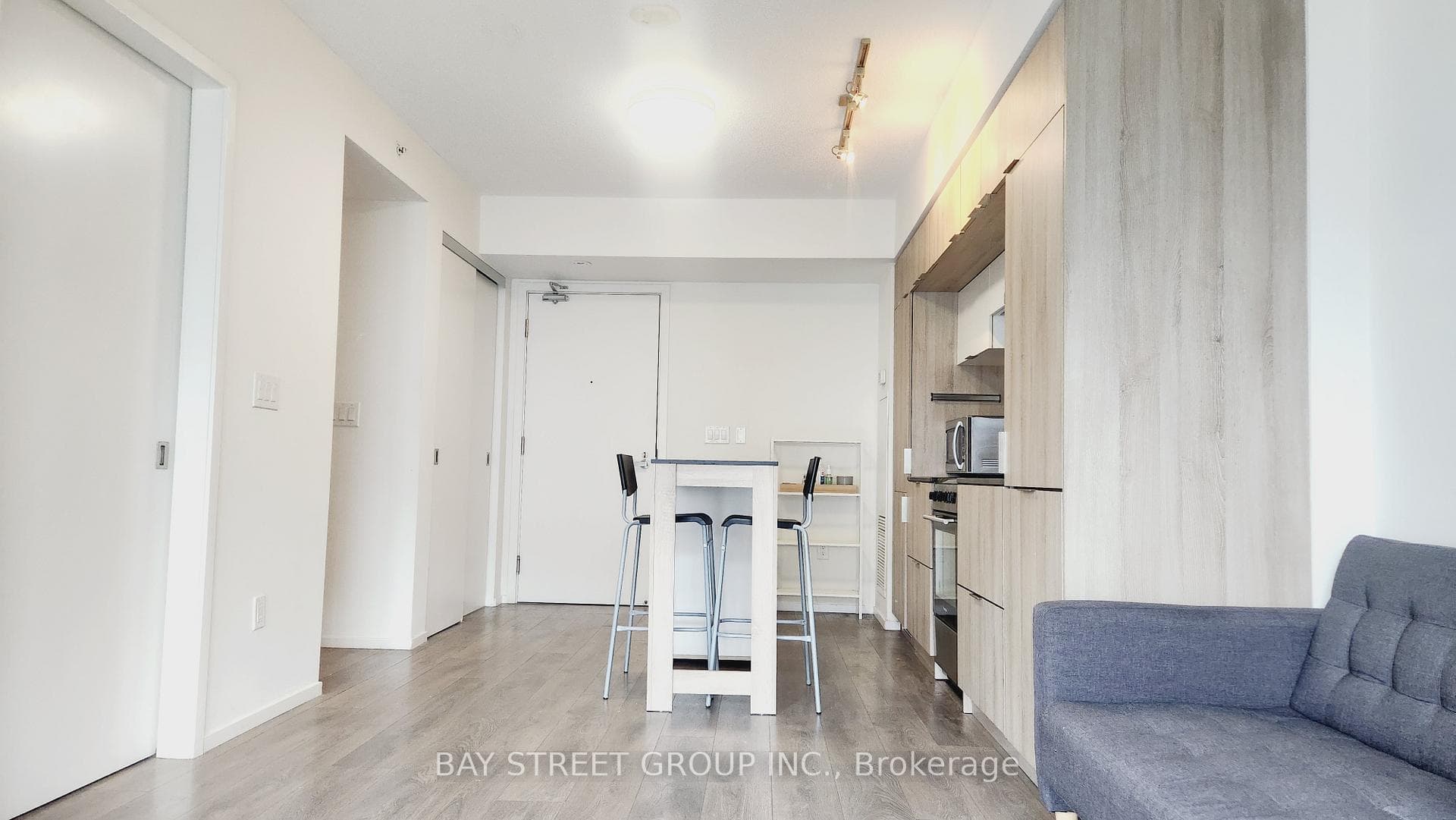 159 Dundas Street Unit 513 photo 7