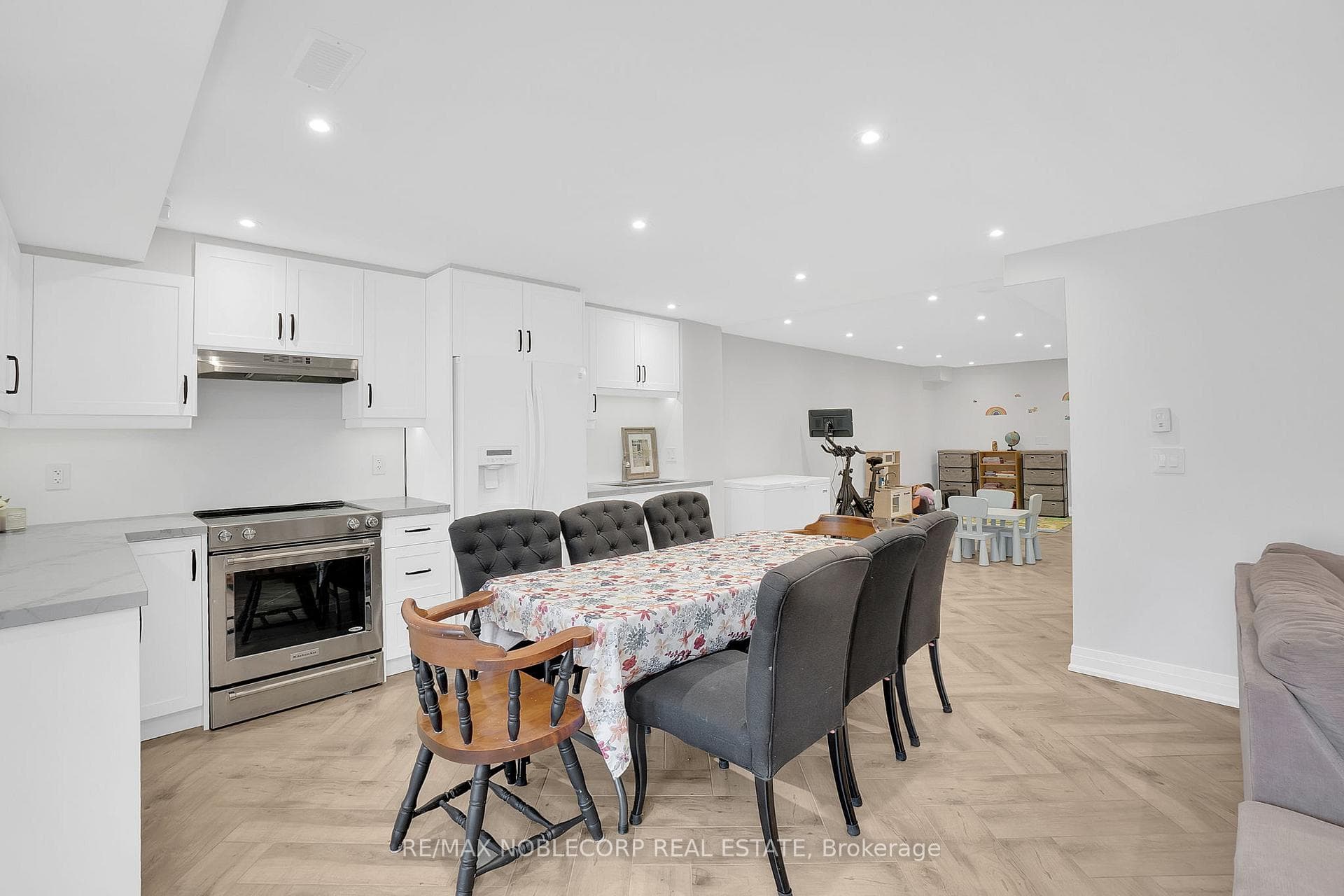 136 Dew Street photo 30
