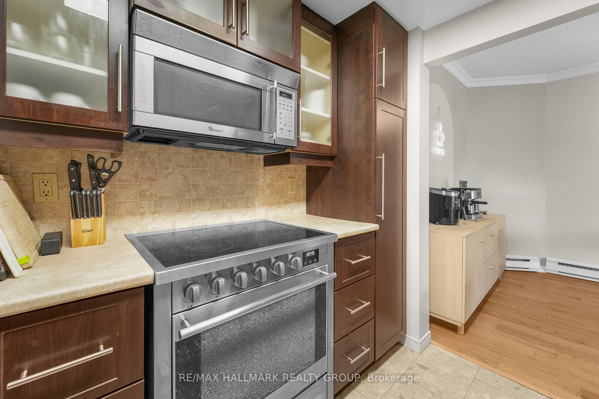 556 Laurier Avenue Unit 101 photo 5