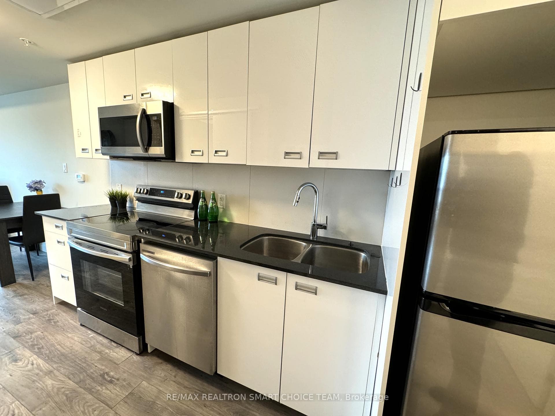652 Princess Street Unit 323 photo 10