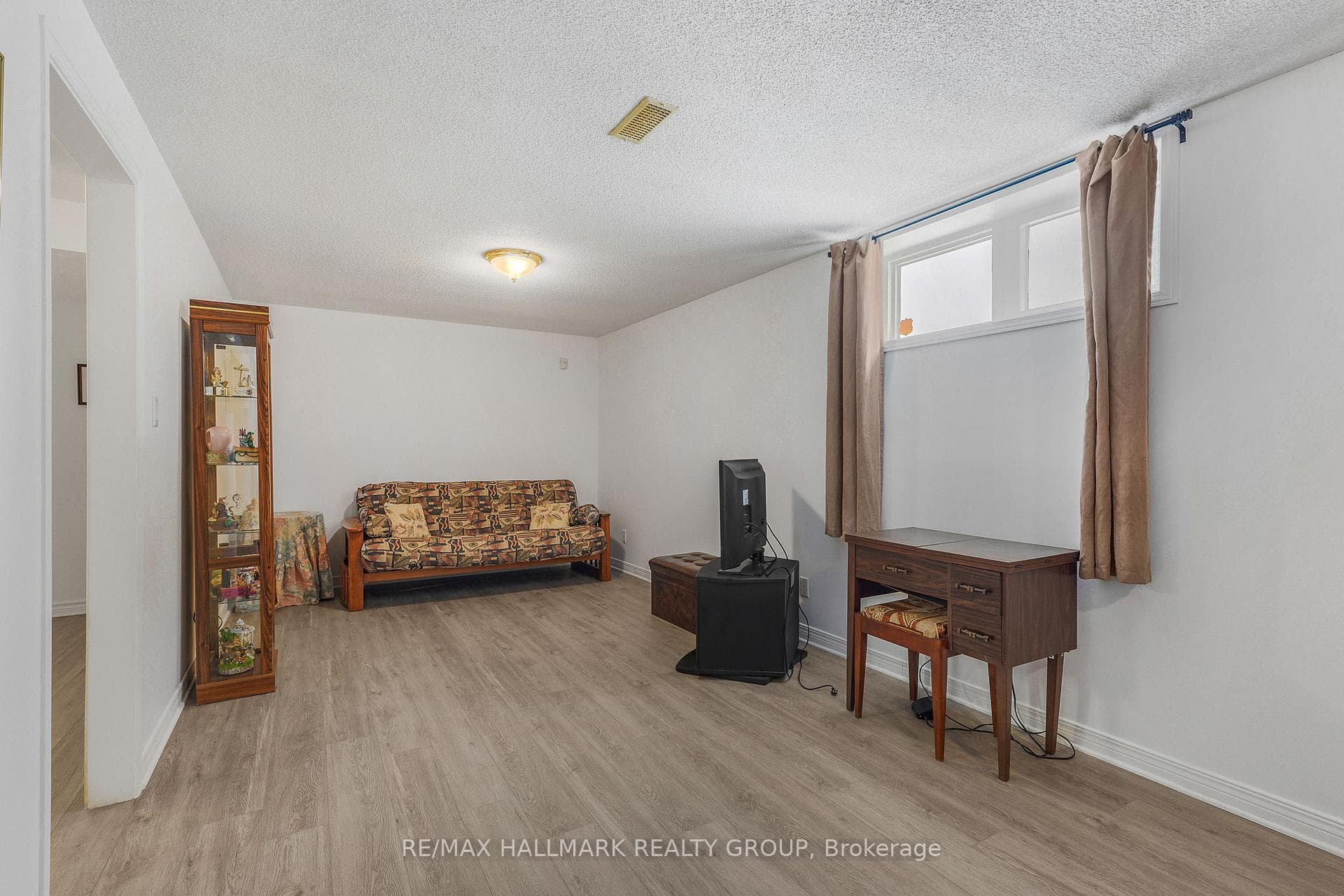 1103 DES PINS Avenue photo 30