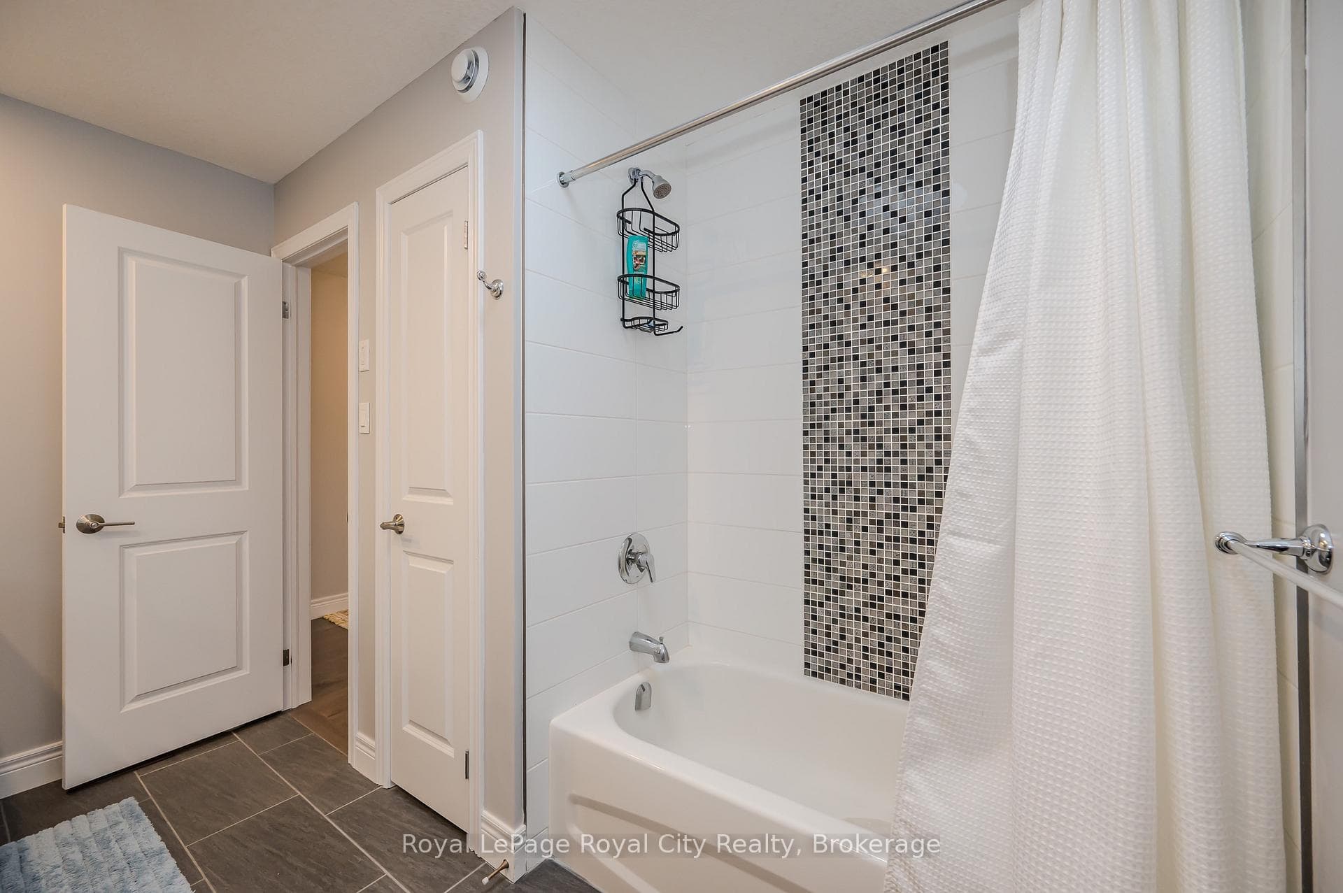 254 Gosling Gardens Unit 26 photo 19
