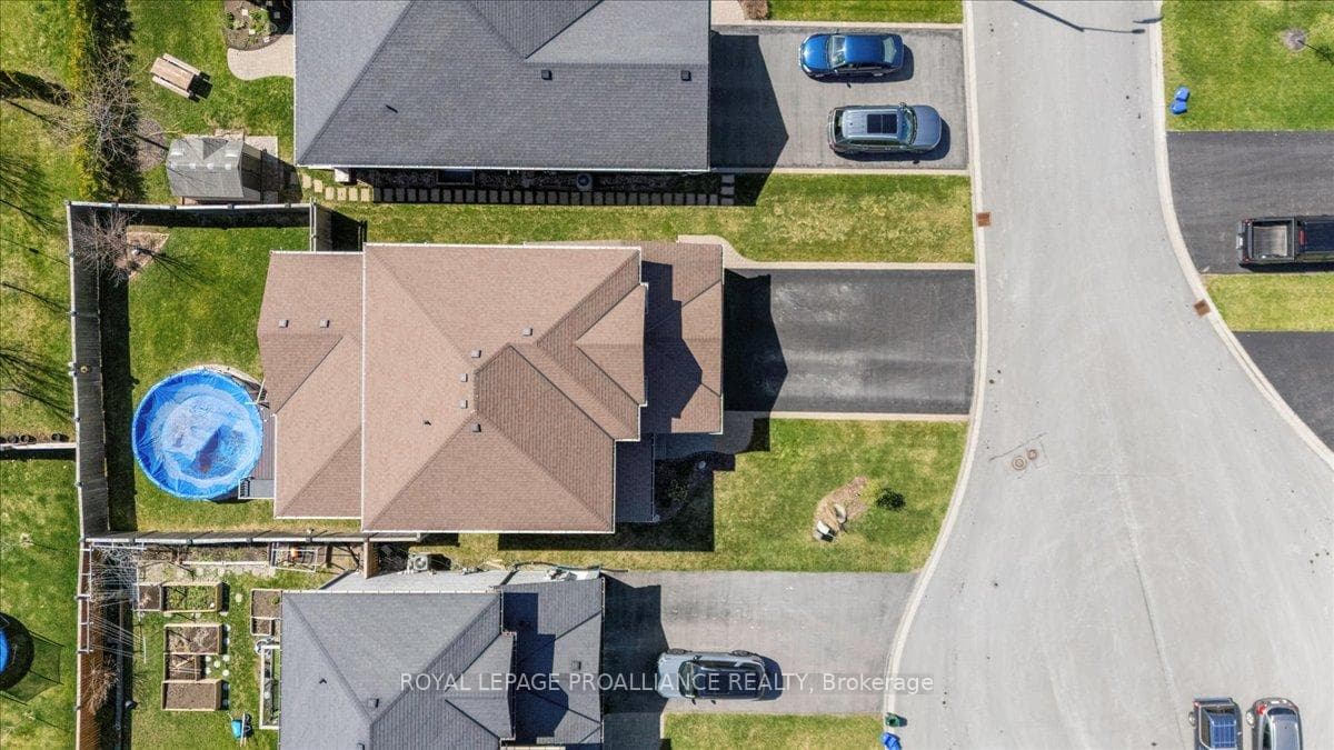 4 Trinity Court photo 45