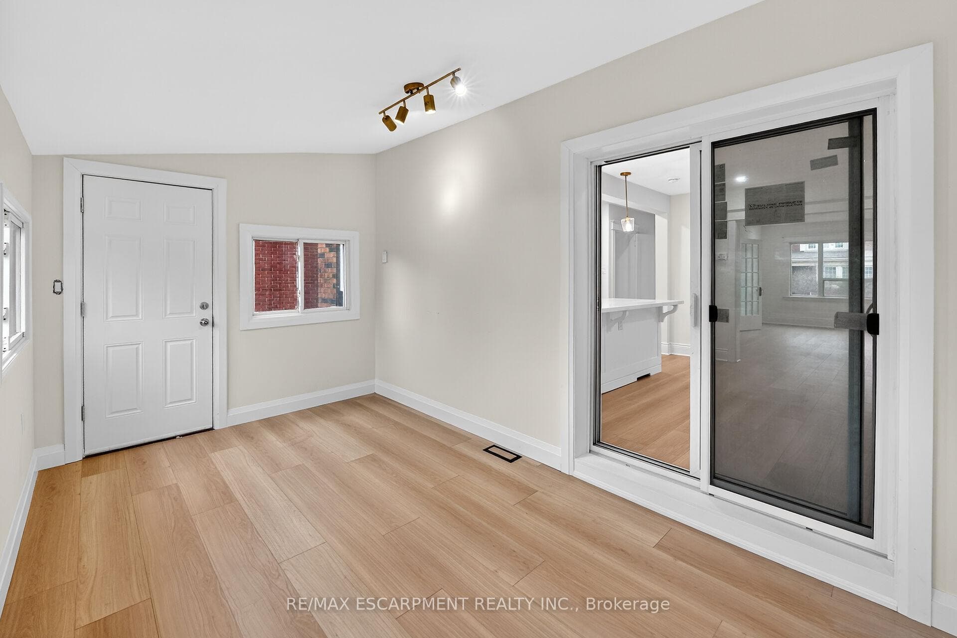 101 Houghton Avenue photo 17