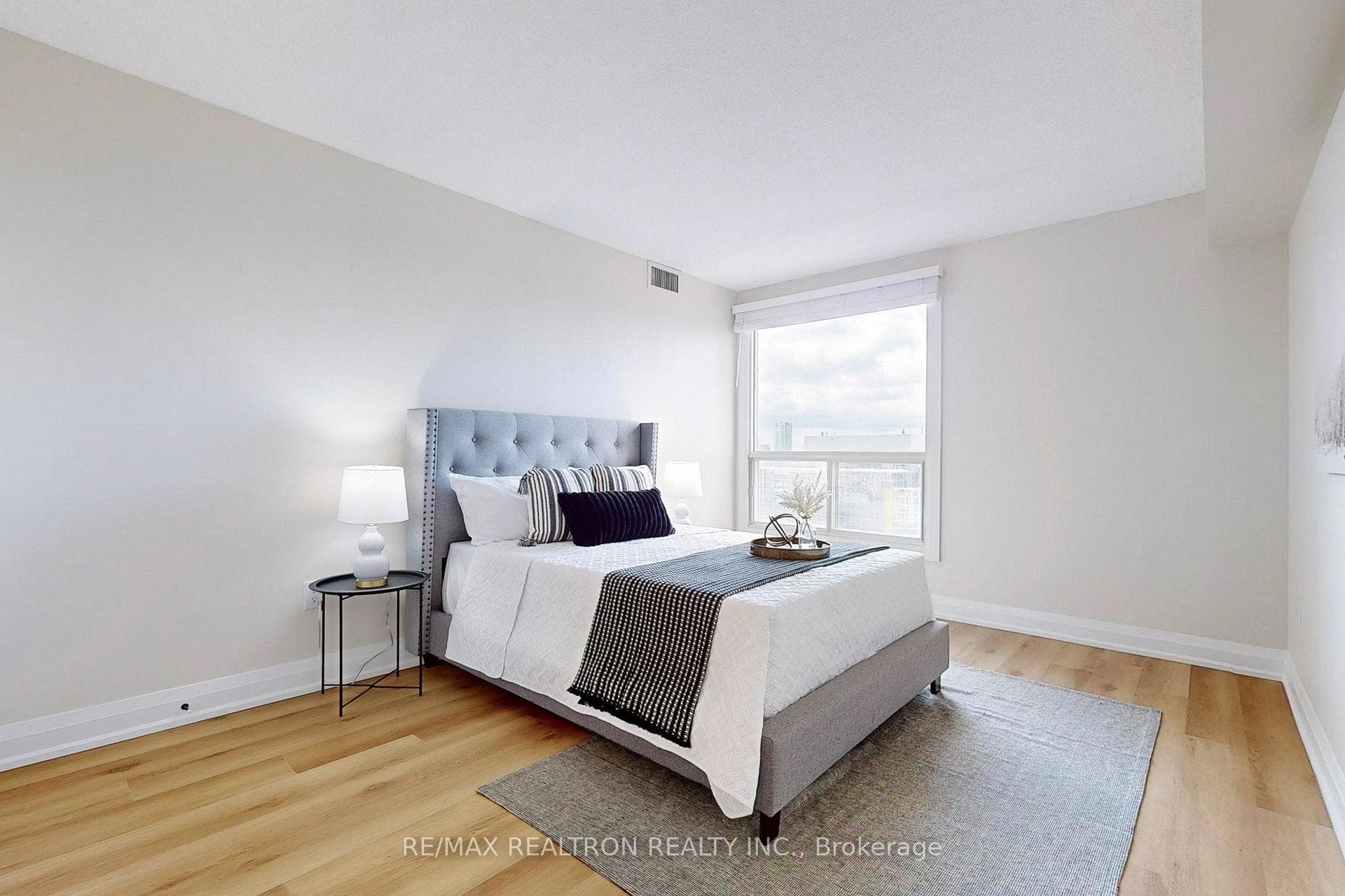 5 Concorde Place Unit 1307 photo 18