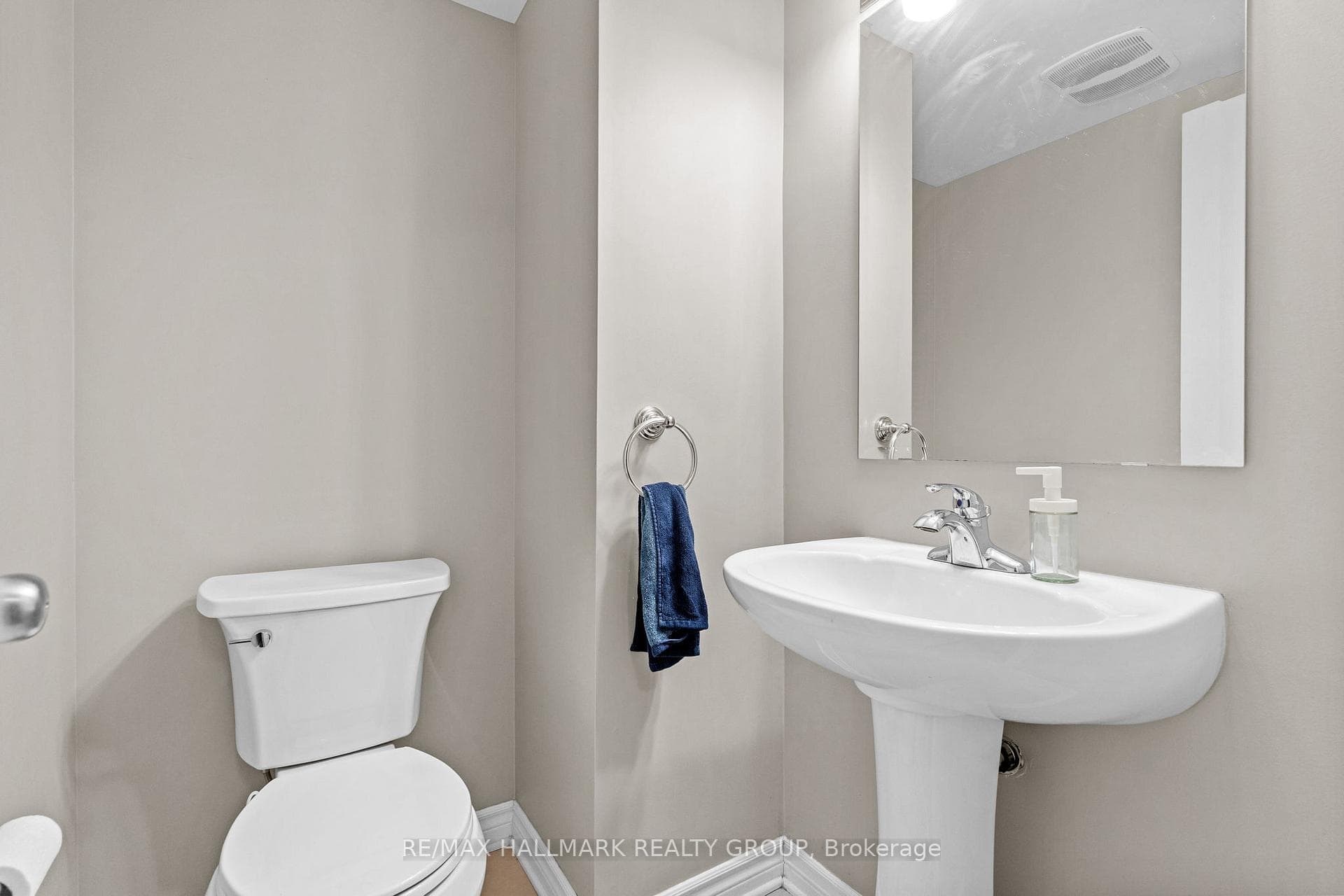 132 Bluestone Private photo 10