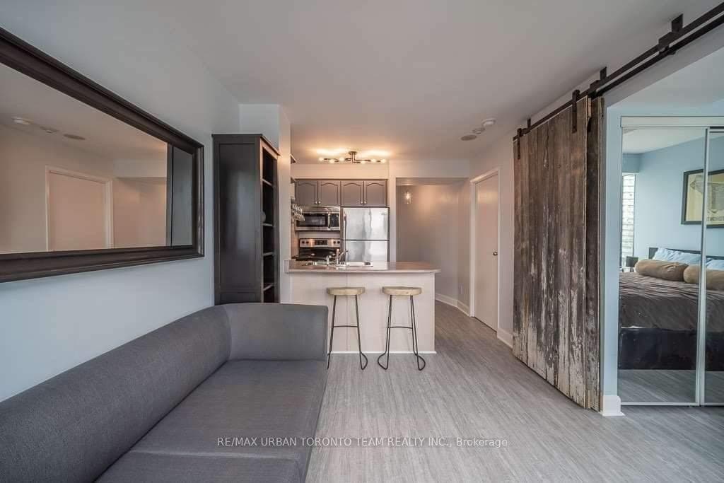 650 Queens Quay Boulevard Unit 1601 photo 4