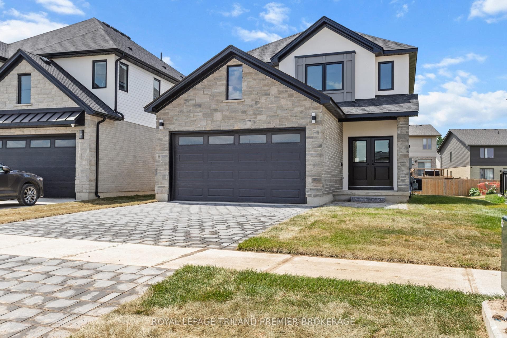 262 HESSELMAN Crescent photo 1