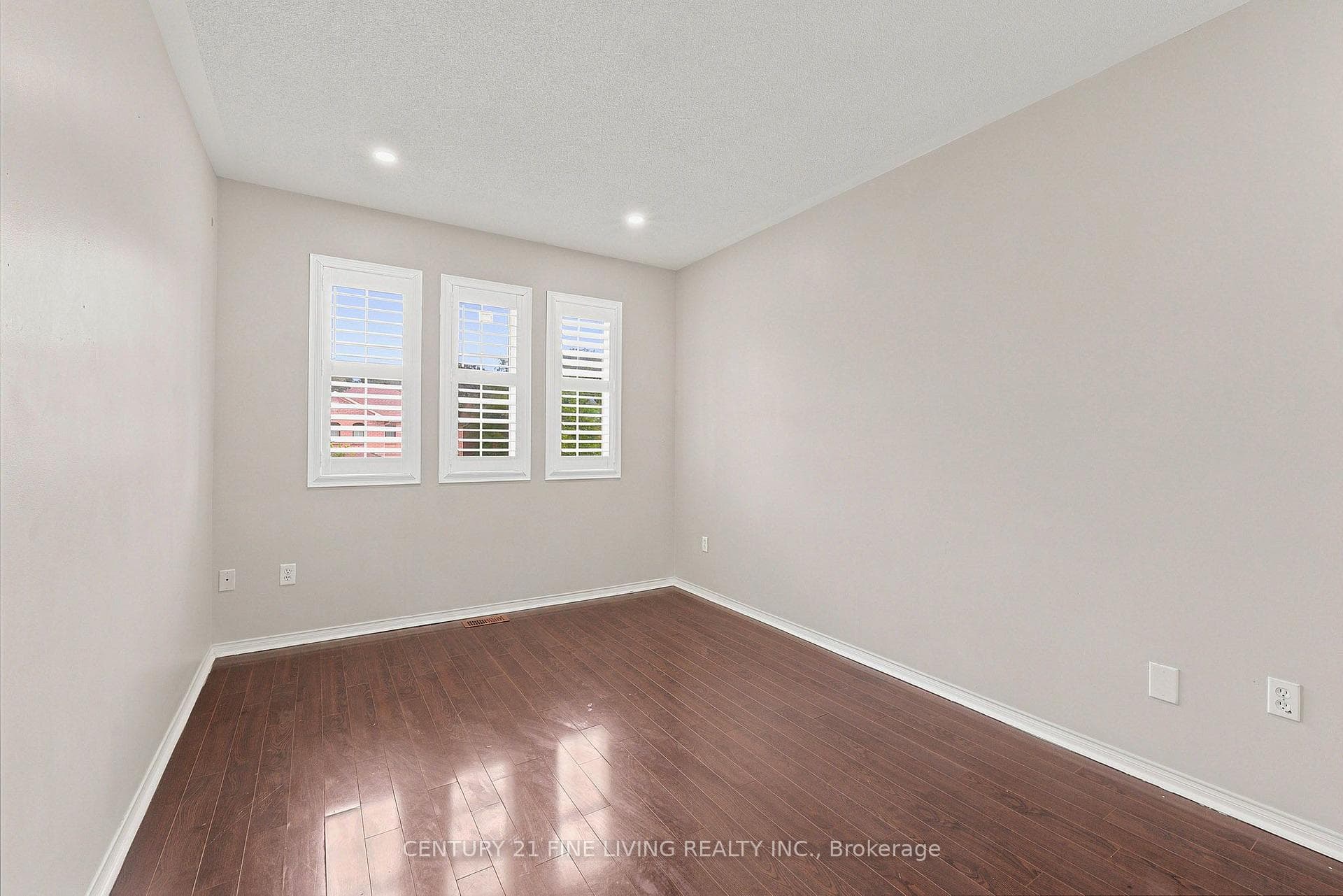 40 Hollowgrove Boulevard photo 15