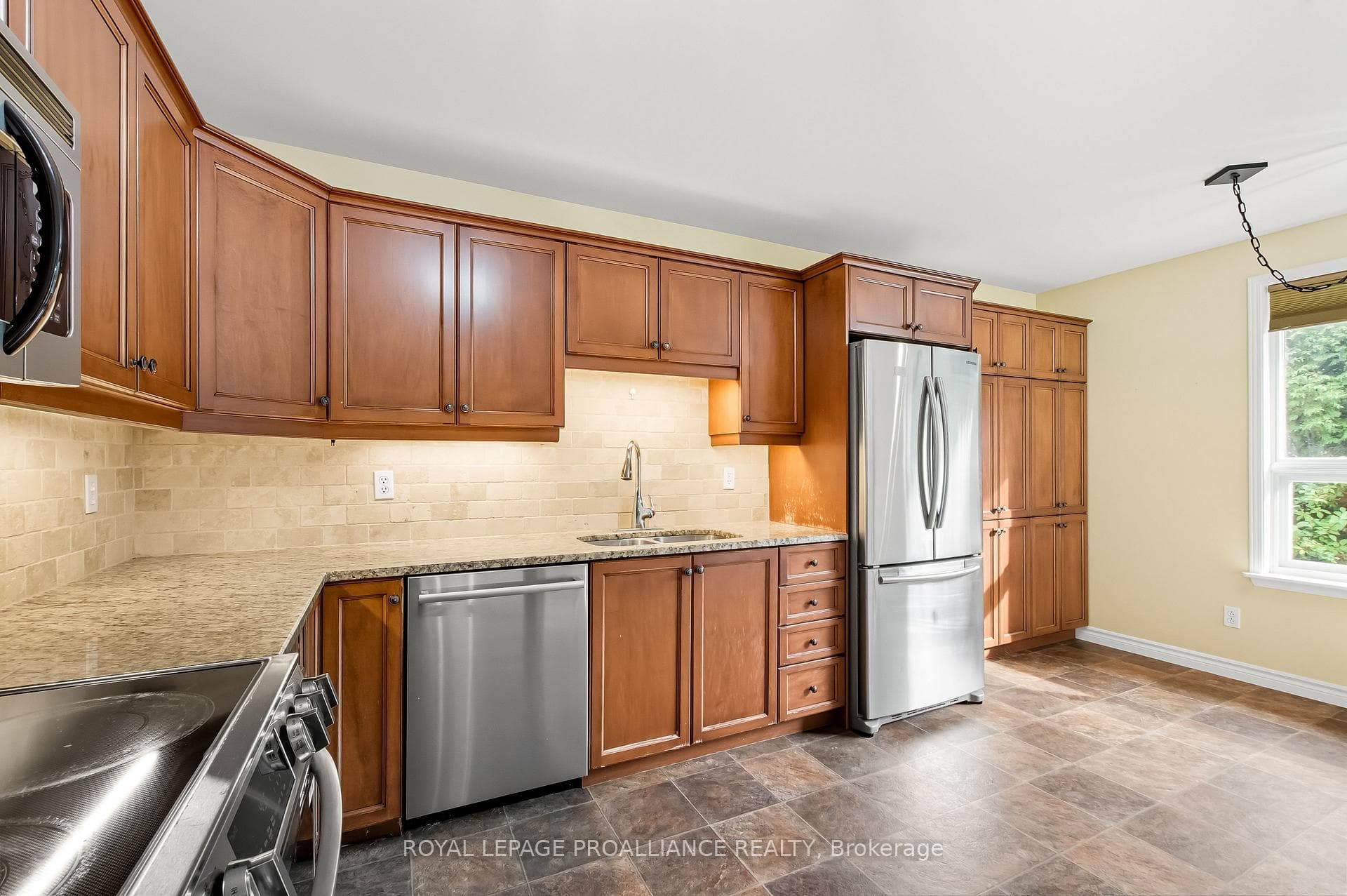 34 Forchuk Crescent photo 13
