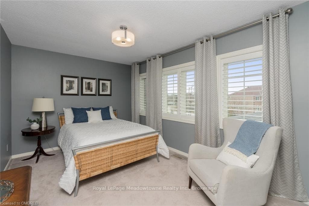 11 FENFLOWER Court photo 31