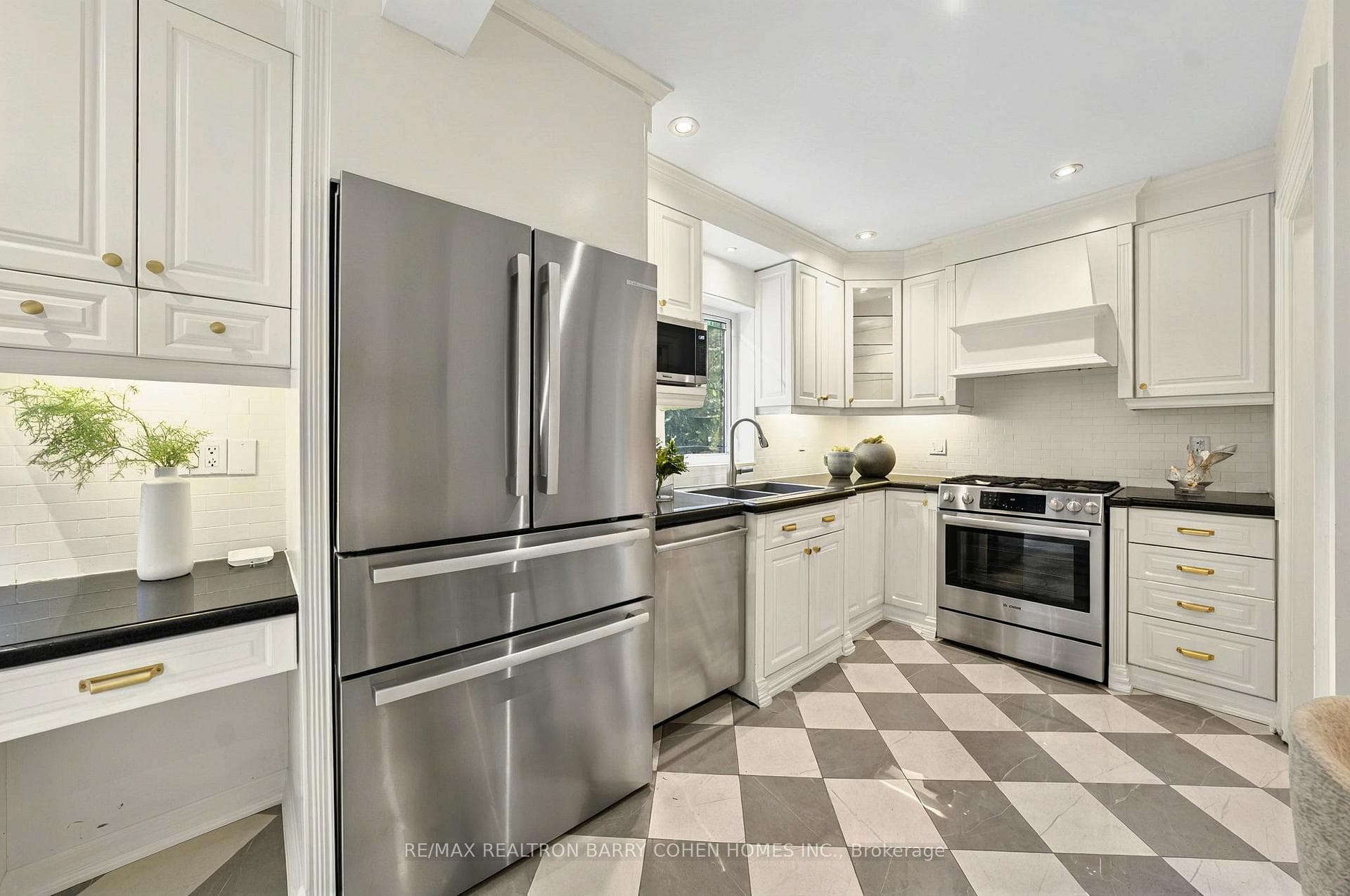 67 Chatsworth Drive photo 9
