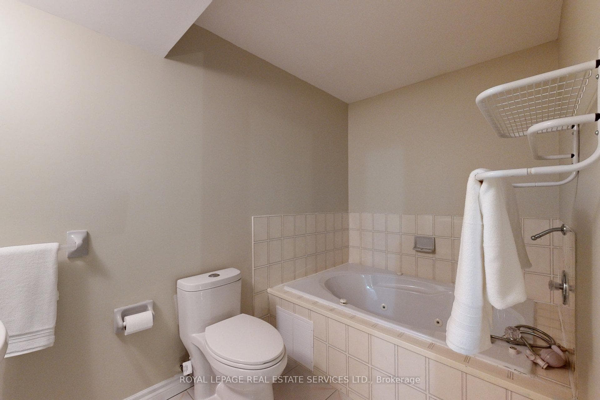 49 Iona Crescent photo 37