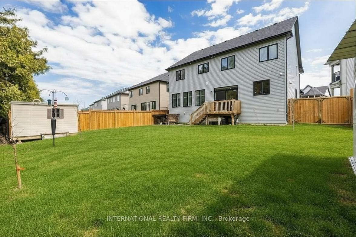 82 Hennessey Crescent photo 40