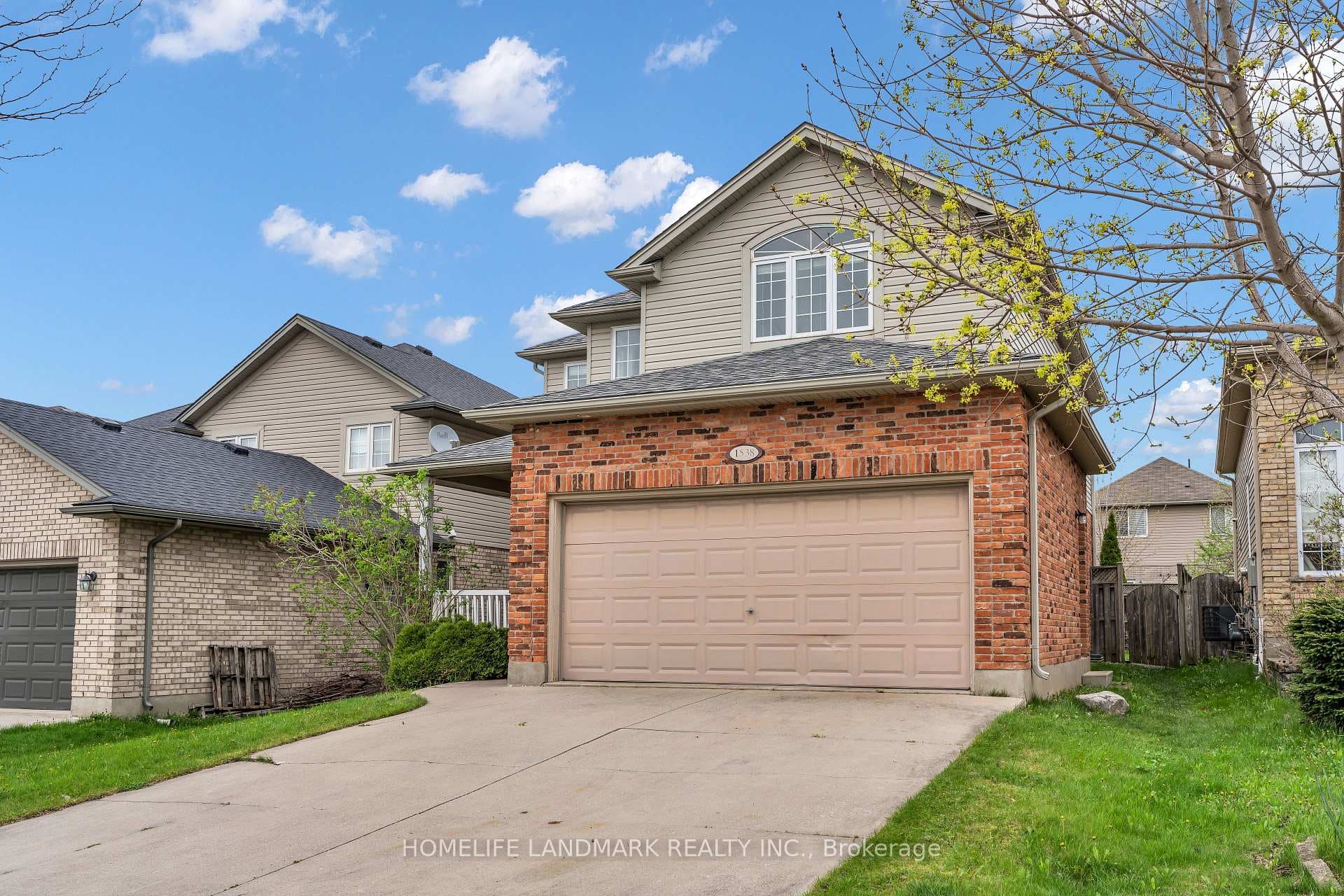 1538 Coronation Drive photo 3