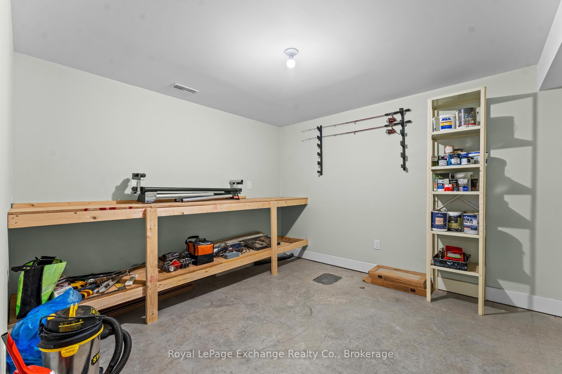 592 Hunter Street photo 45