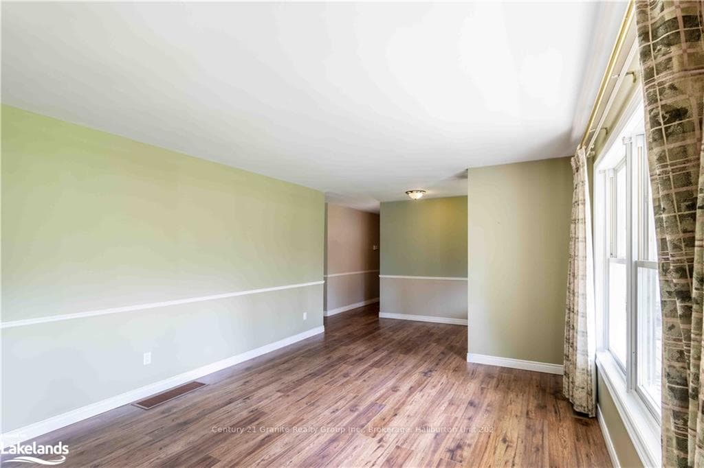 1027 BLAIRHAMPTON Road photo 9