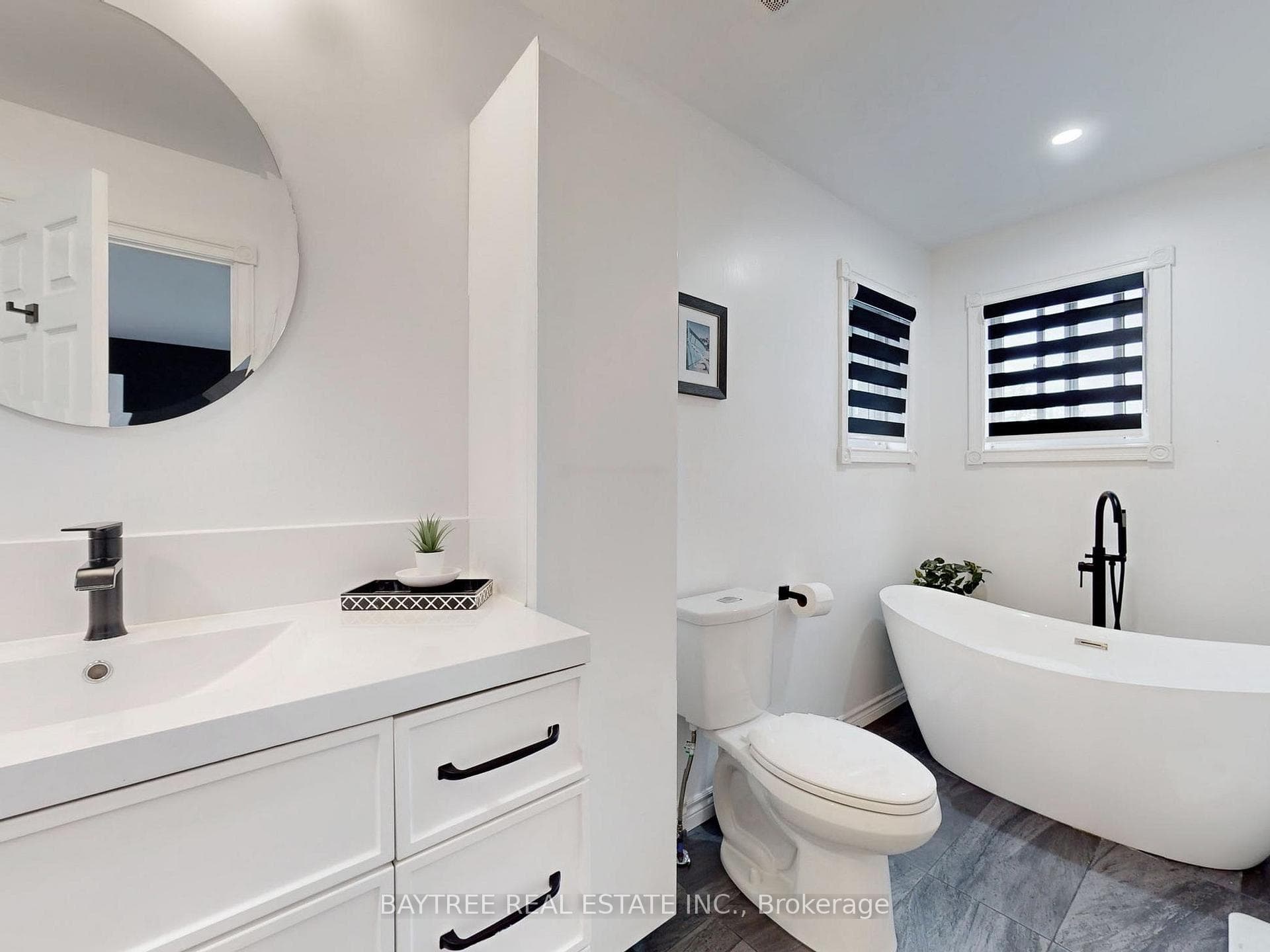 1034 Corrie Street photo 23