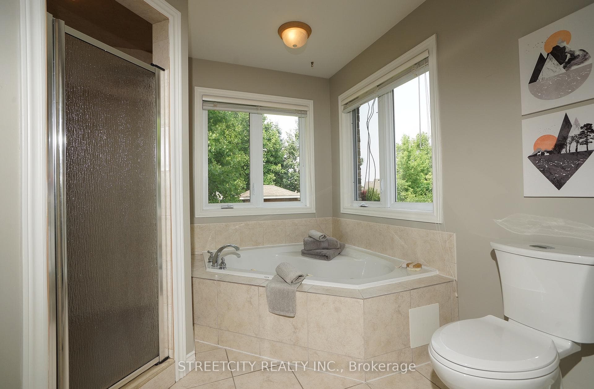 1861 Louise Boulevard photo 17