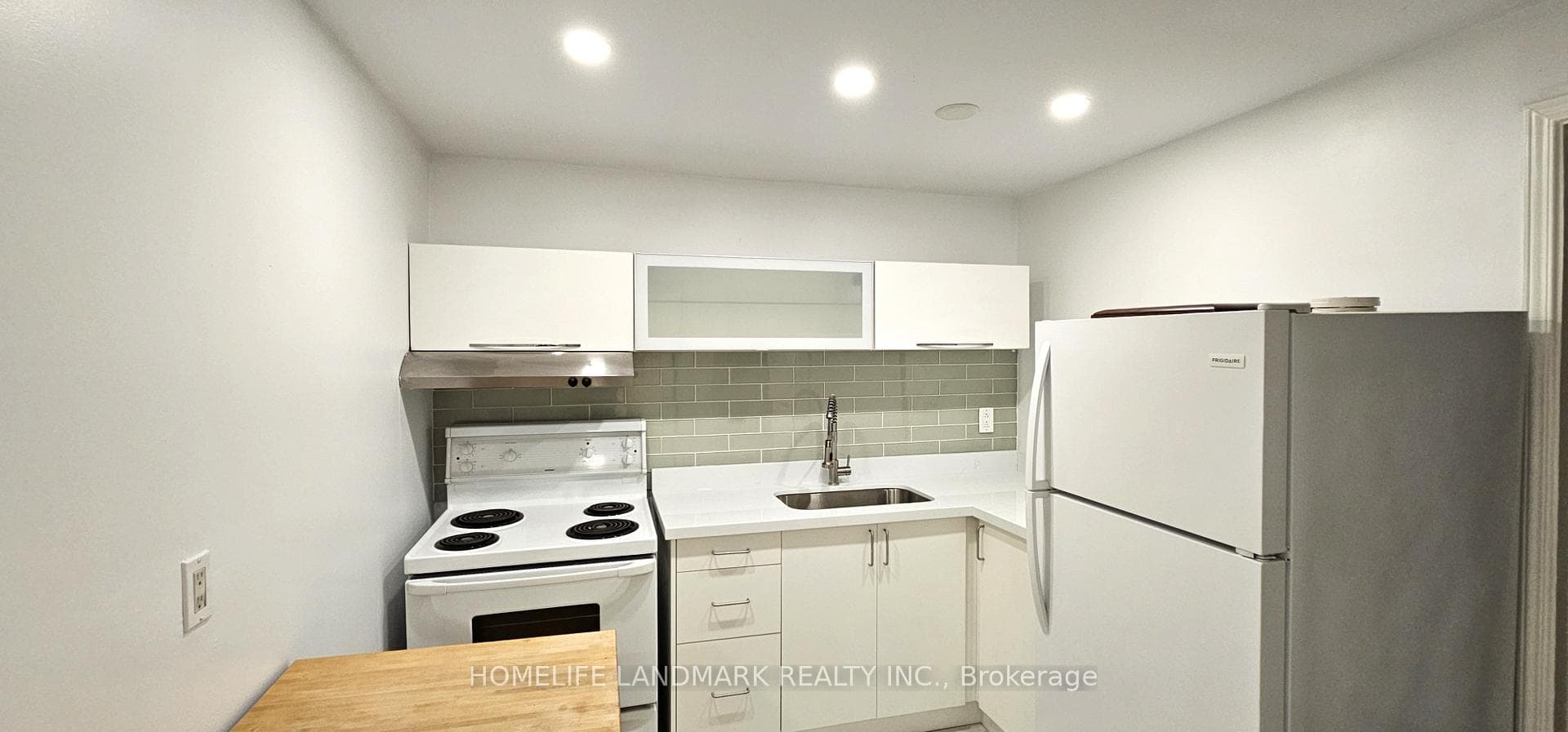 399 Sandford Street Unit Bsmt photo 6