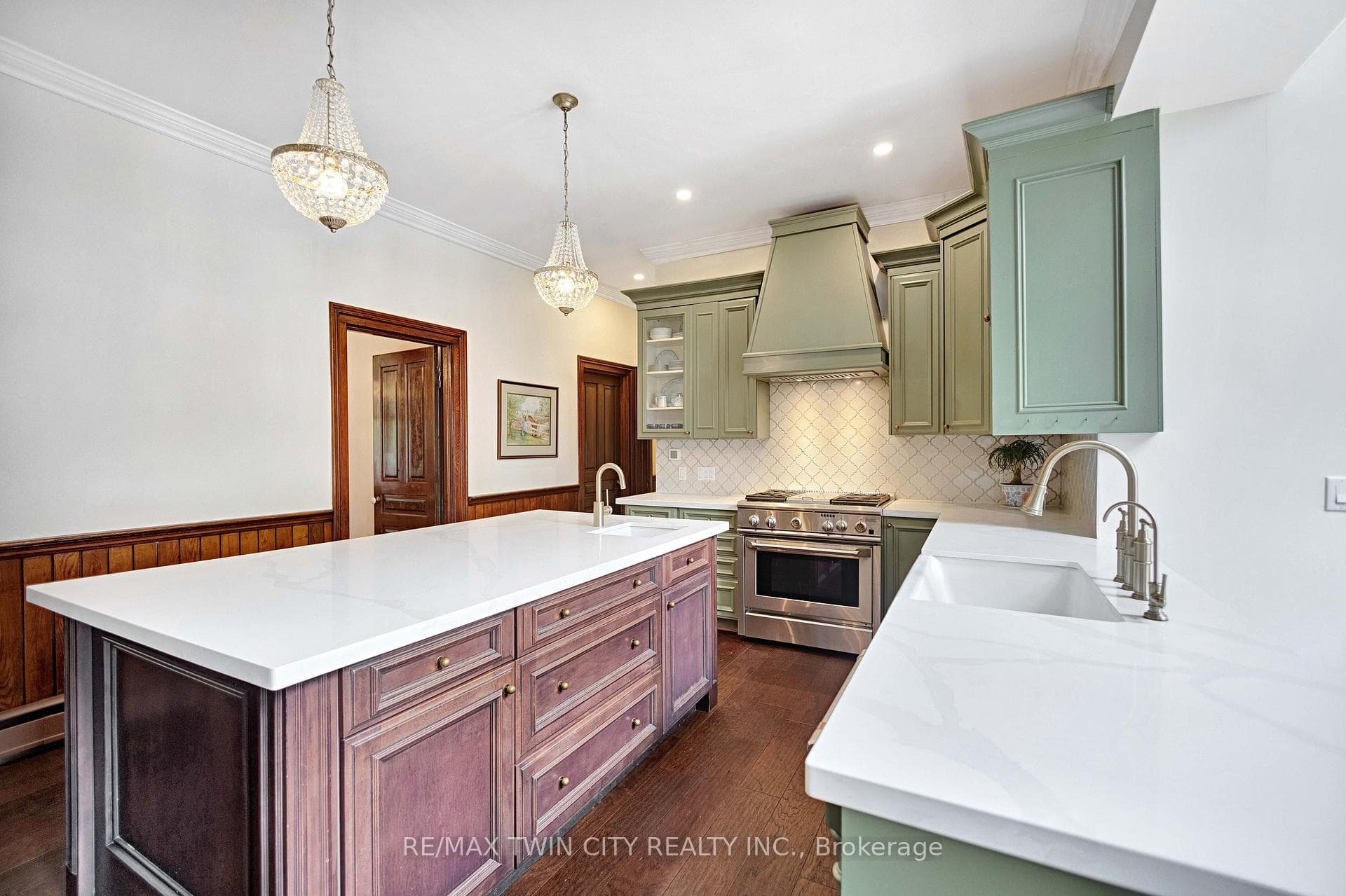 651 West Street photo 12