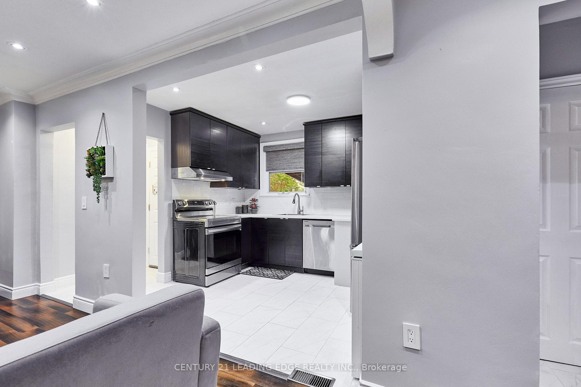 16 McCowan Road photo 14