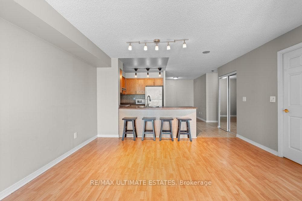 5500 Yonge Street Unit 1511 photo 14