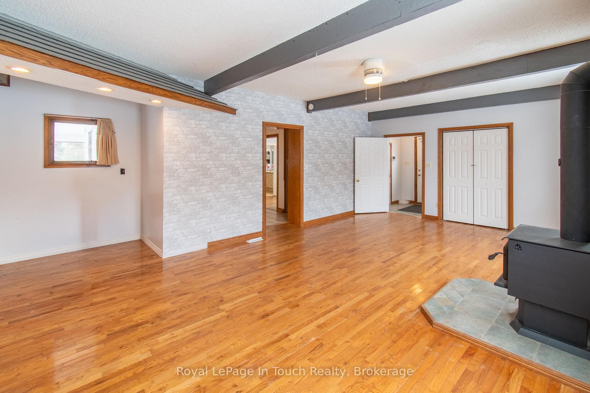 326 Lafontaine Road photo 7