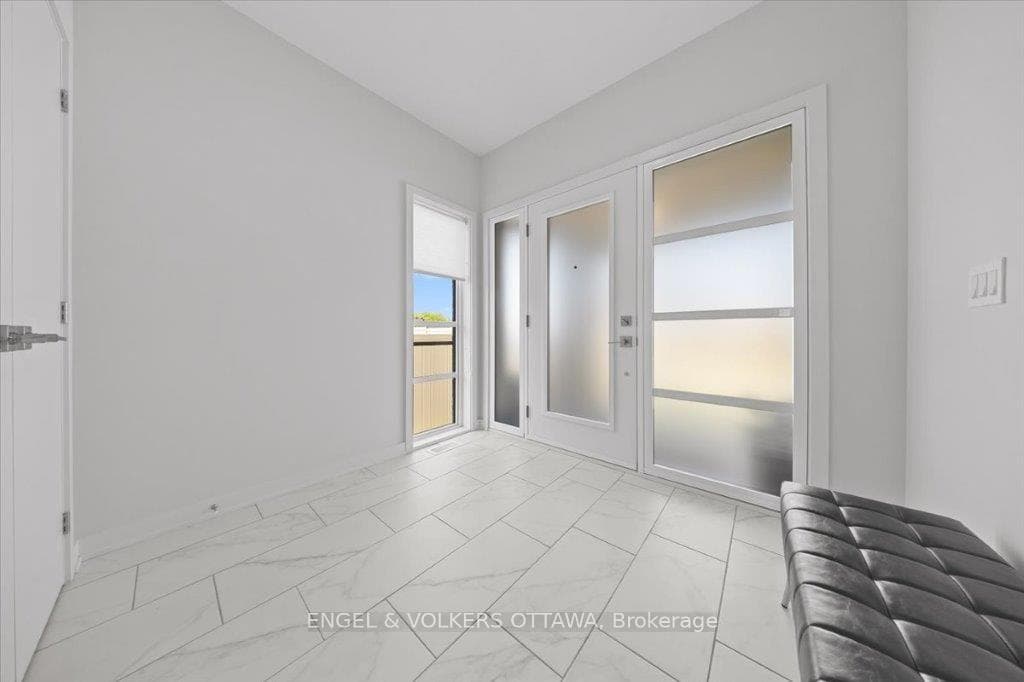699 Honeydew Street photo 3