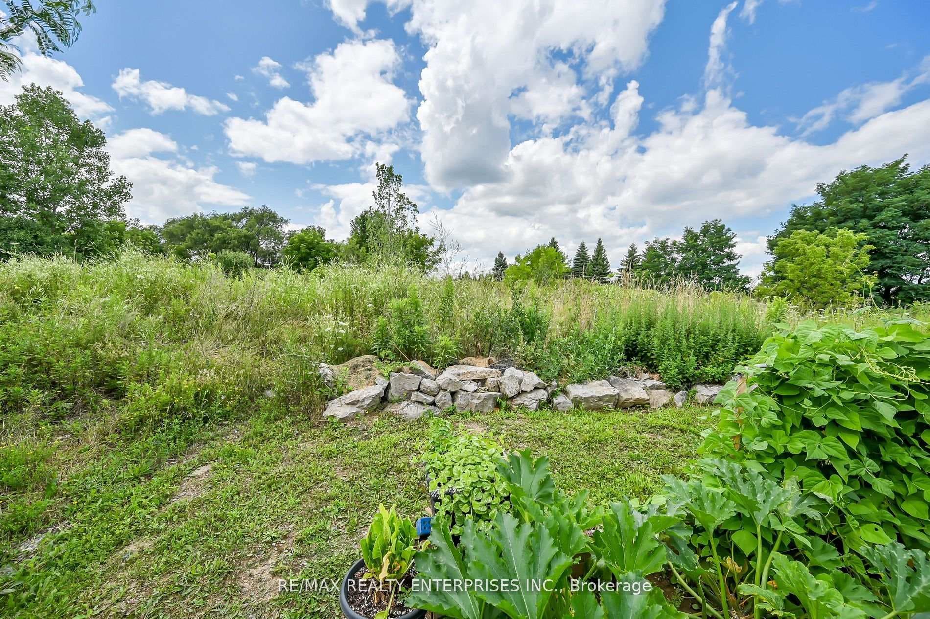 130 Chartwell Circle photo 40