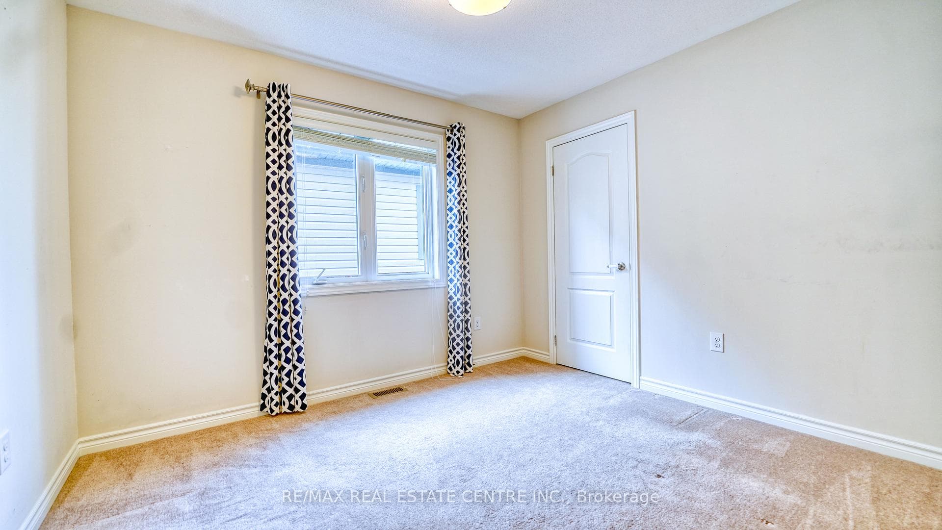 63 Ray Richards Street photo 32