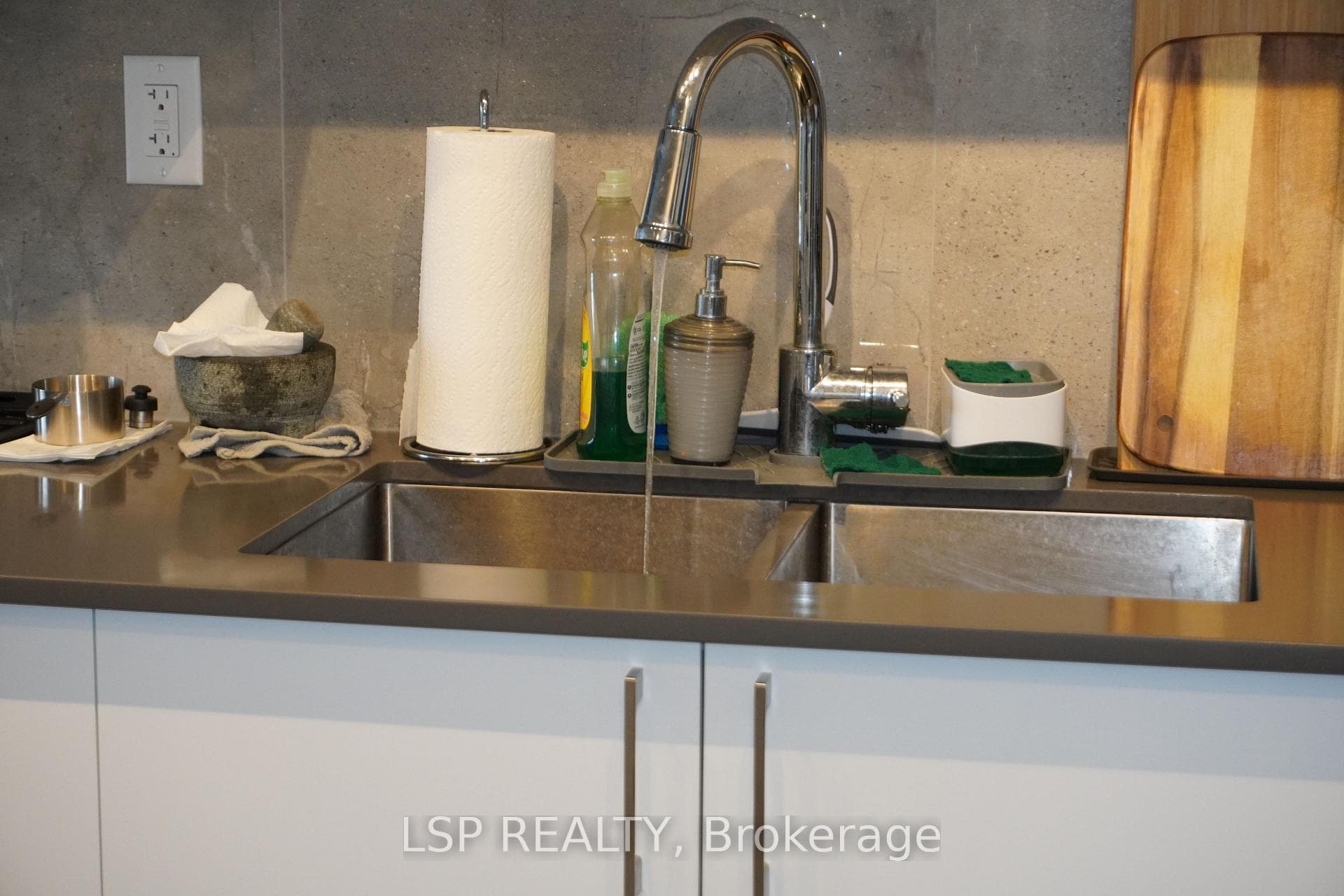 2215 Sheridan Park Drive Unit 403 photo 17