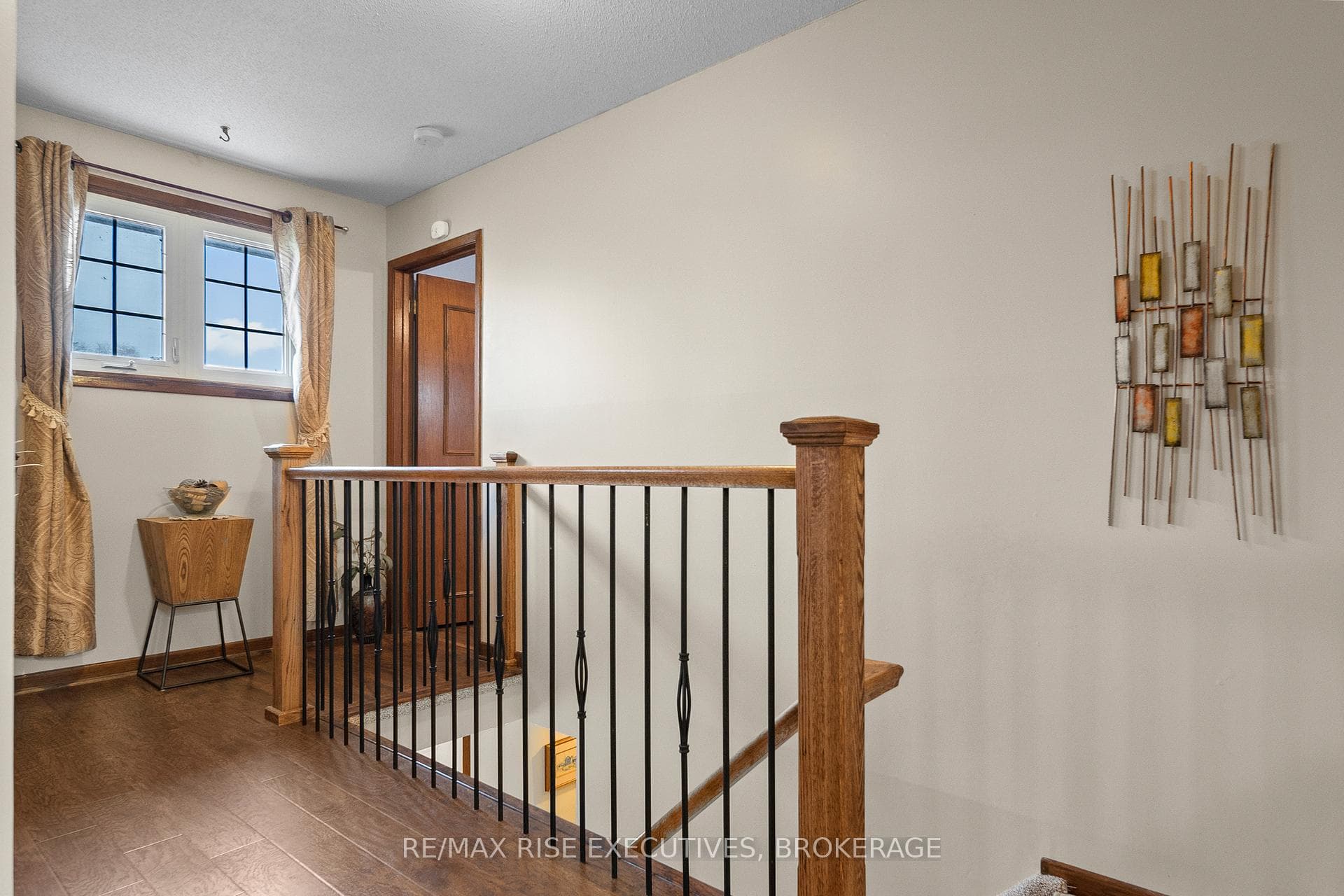 127 Nicholson Crescent photo 21