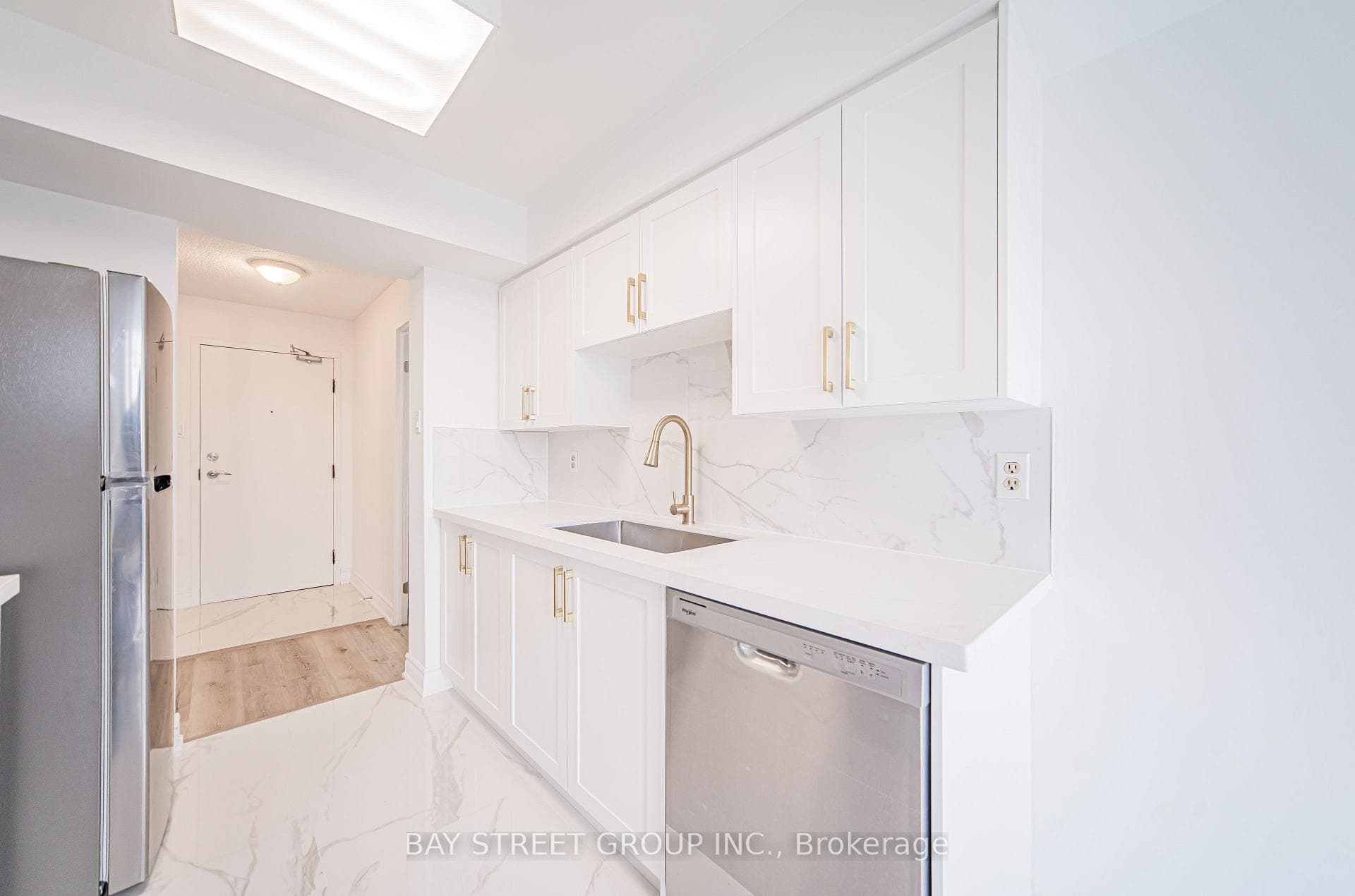 330 Rathburn Road Unit 1810 photo 6