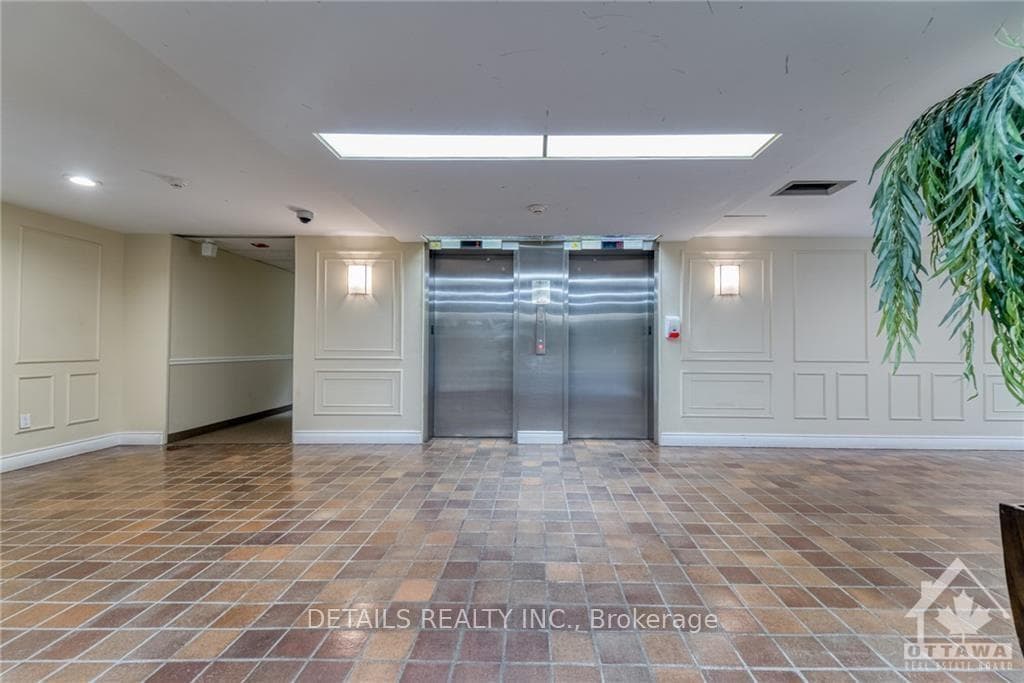 1356 MEADOWLANDS Drive Unit 604 photo 3